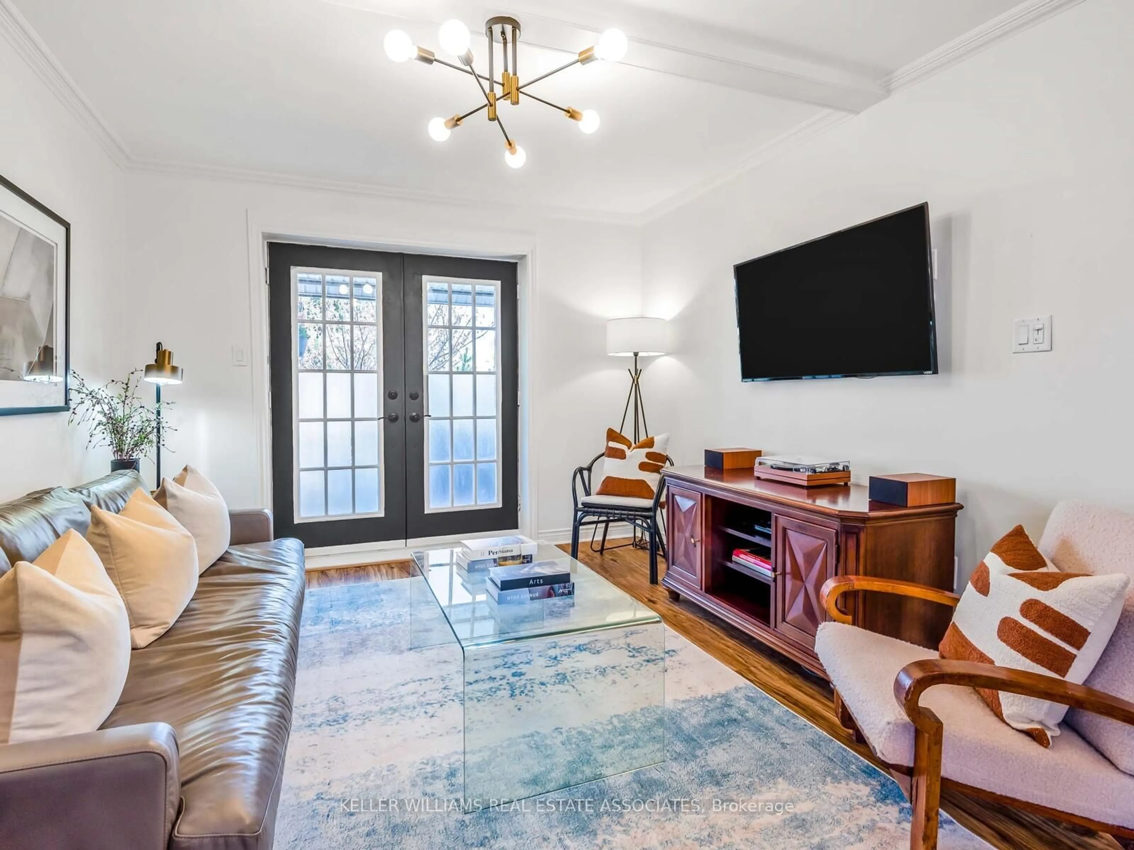 Living room with furniture, unknown for 32 Brookhaven Dr, Toronto Ontario M6M 4N7
