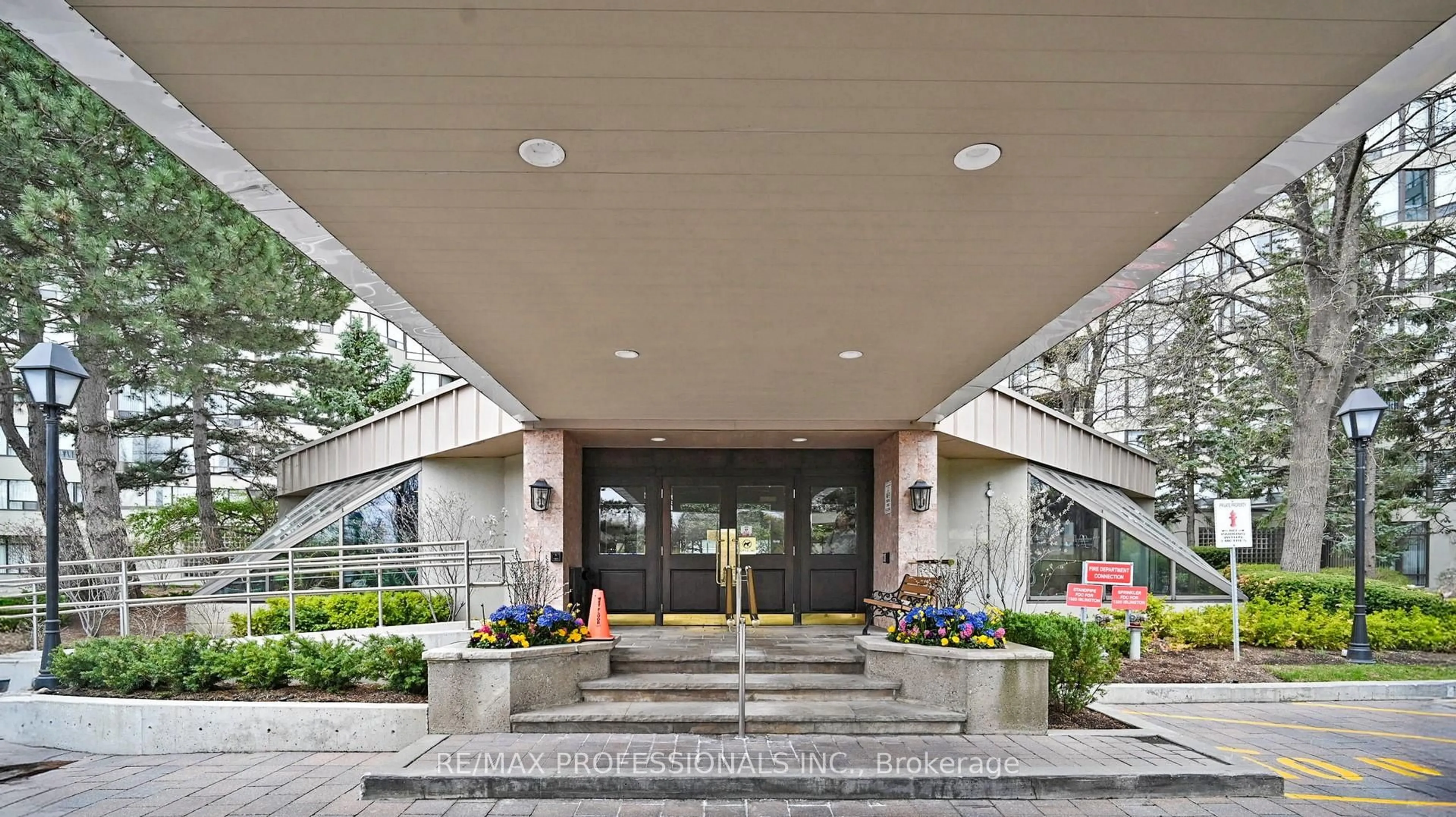 Lobby for 1300 Islington Ave #408, Toronto Ontario M9A 5C4