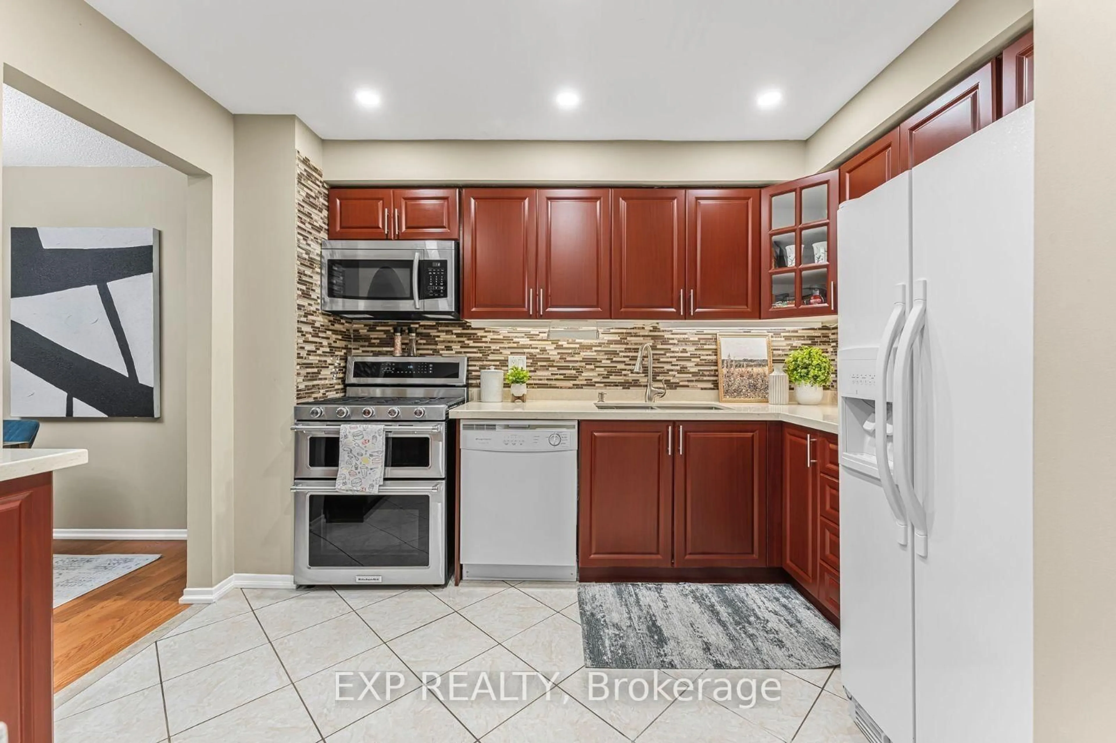 Standard kitchen, ceramic/tile floor for 7242 Corrine Cres, Mississauga Ontario L5N 5B8