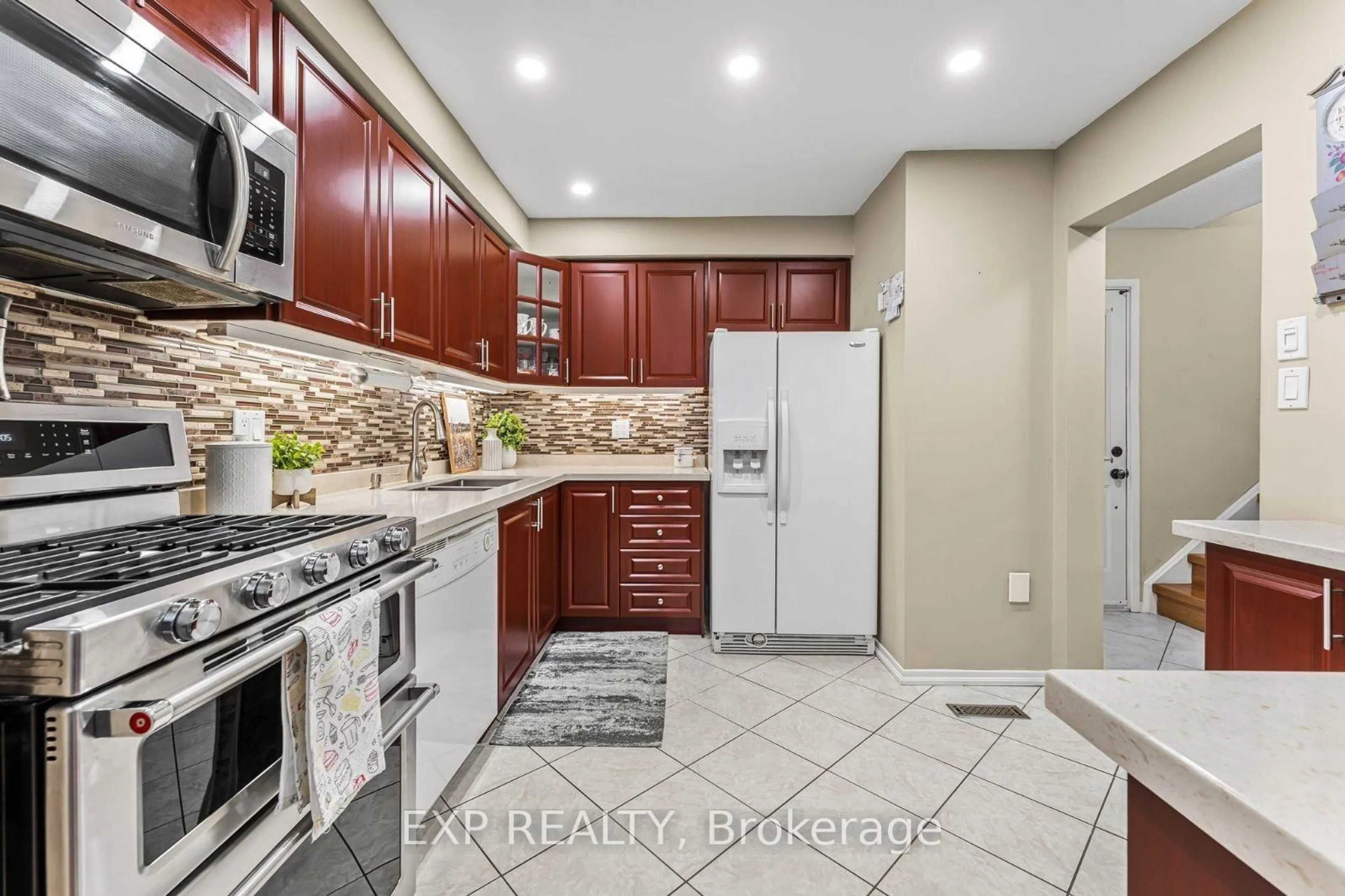 Standard kitchen, ceramic/tile floor for 7242 Corrine Cres, Mississauga Ontario L5N 5B8