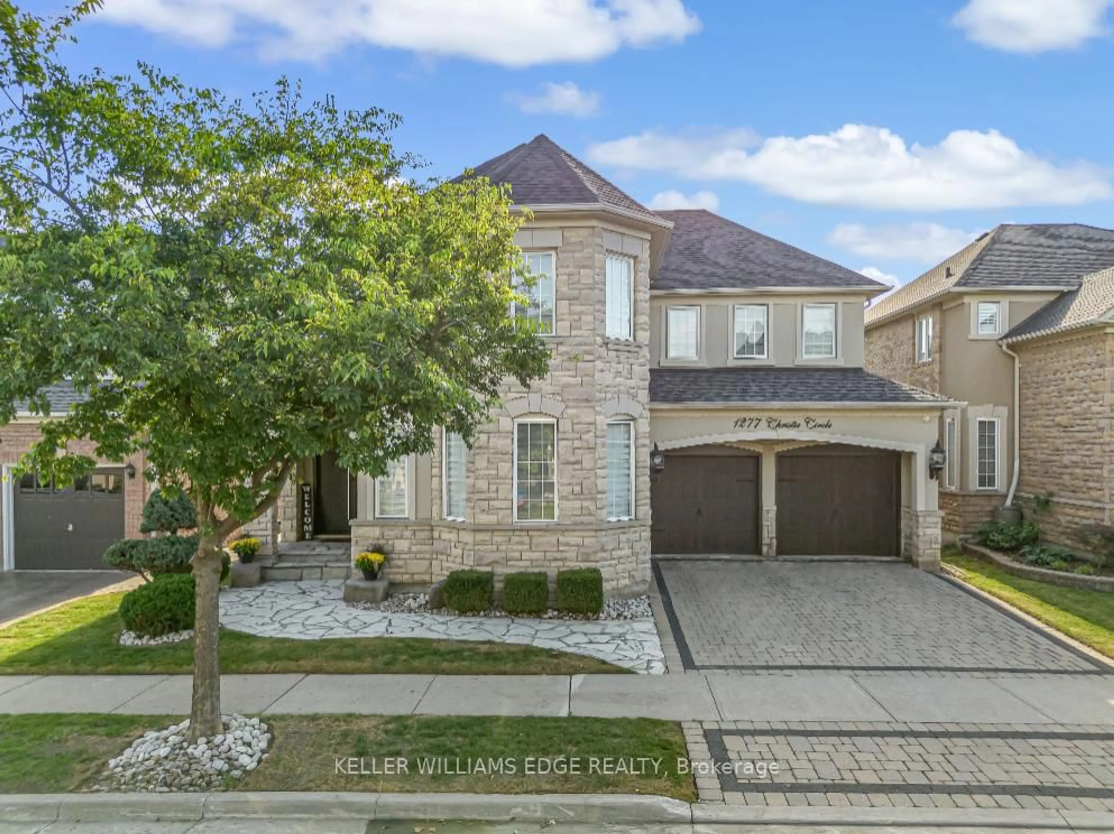 A pic from outside/outdoor area/front of a property/back of a property/a pic from drone, street for 1277 Christie Circ, Milton Ontario L9T 6V4