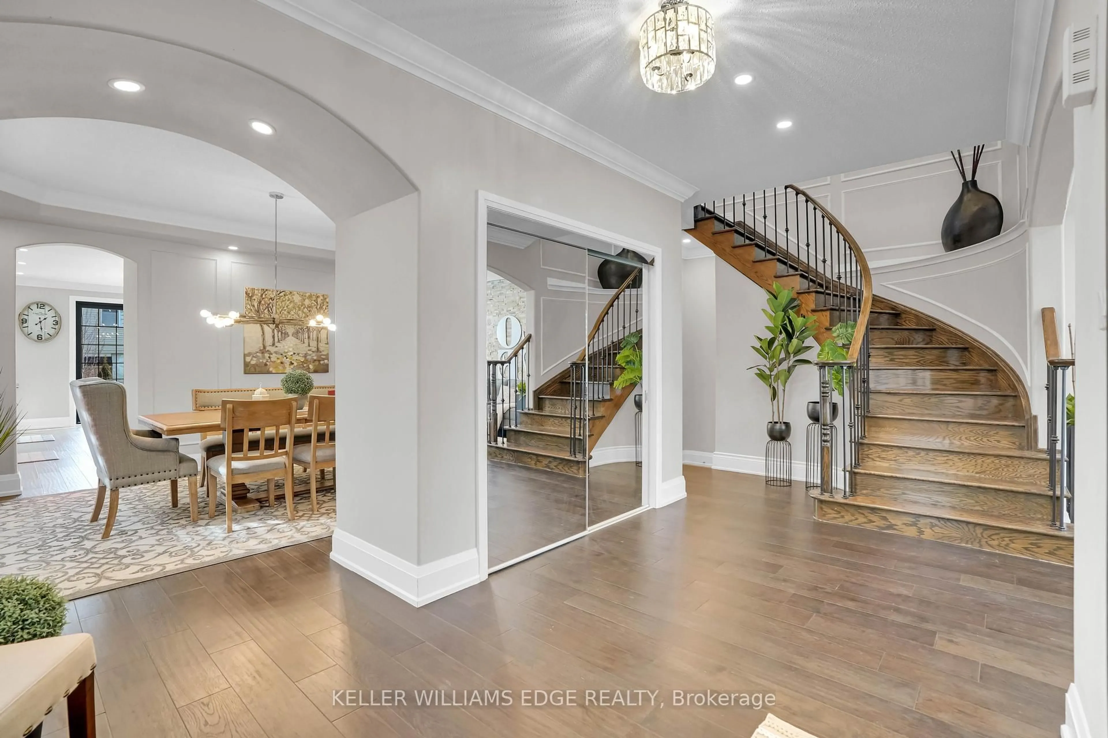 Indoor entryway for 1277 Christie Circ, Milton Ontario L9T 6V4