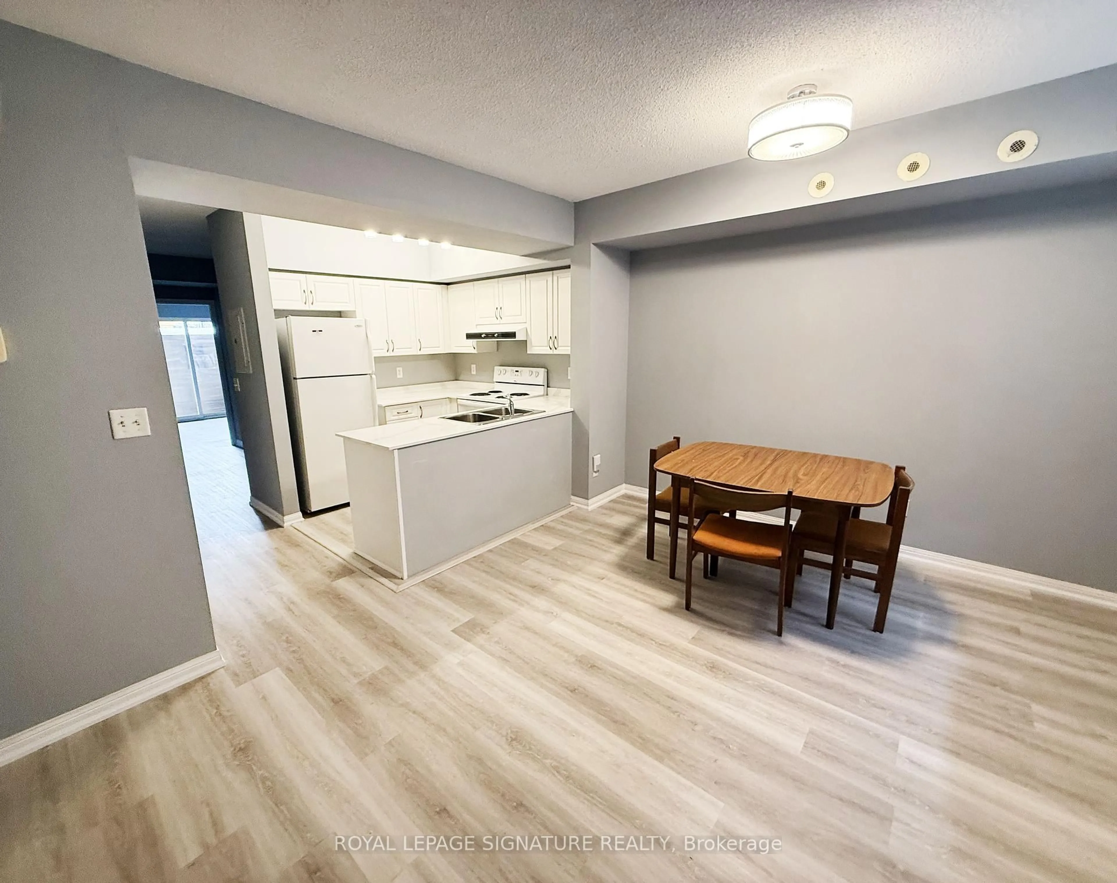 Unknown for 3045 Finch Ave #1030, Toronto Ontario M9M 0A5