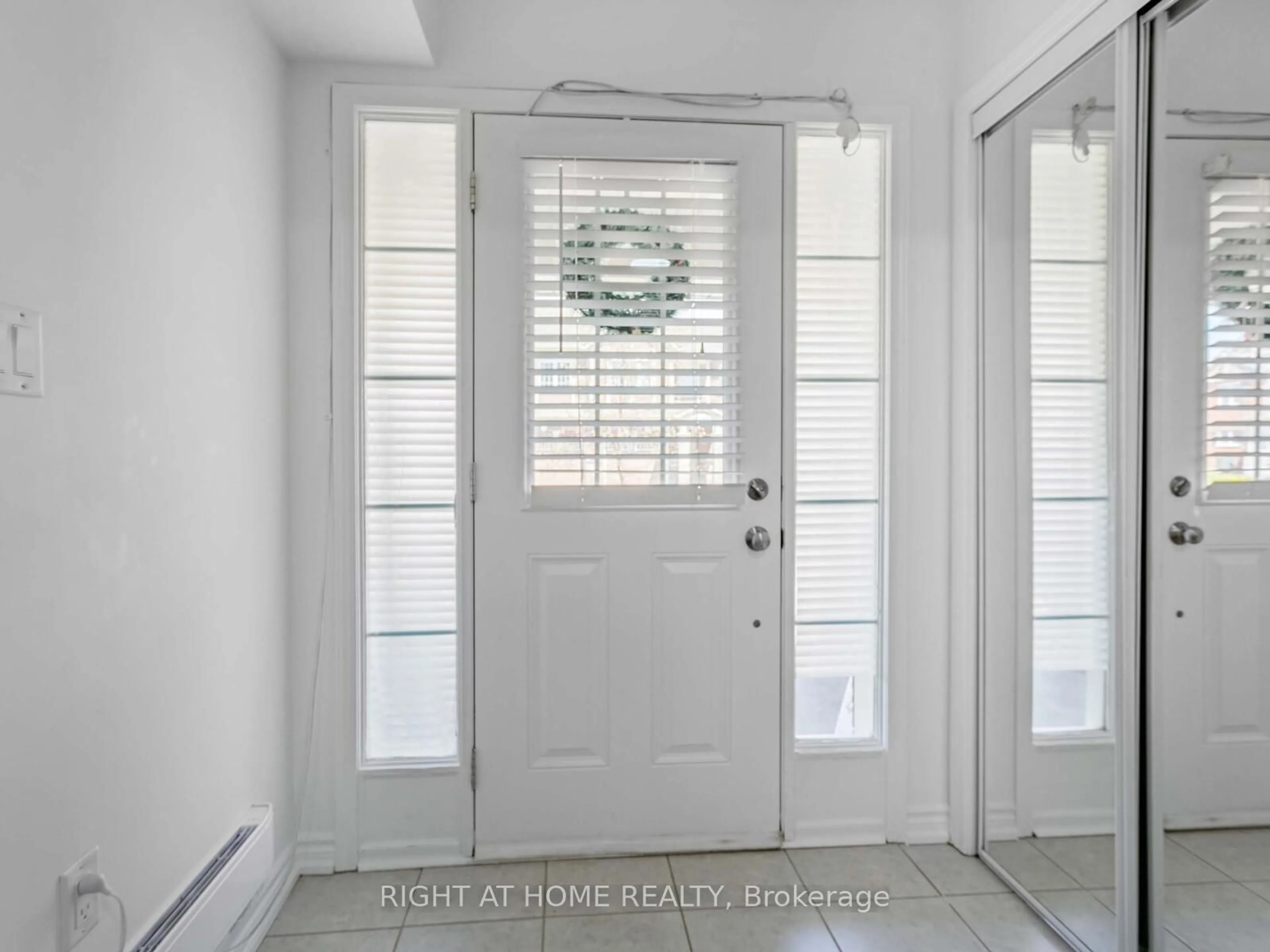 Indoor entryway for 651 Laking Terr, Milton Ontario L9T 9J4