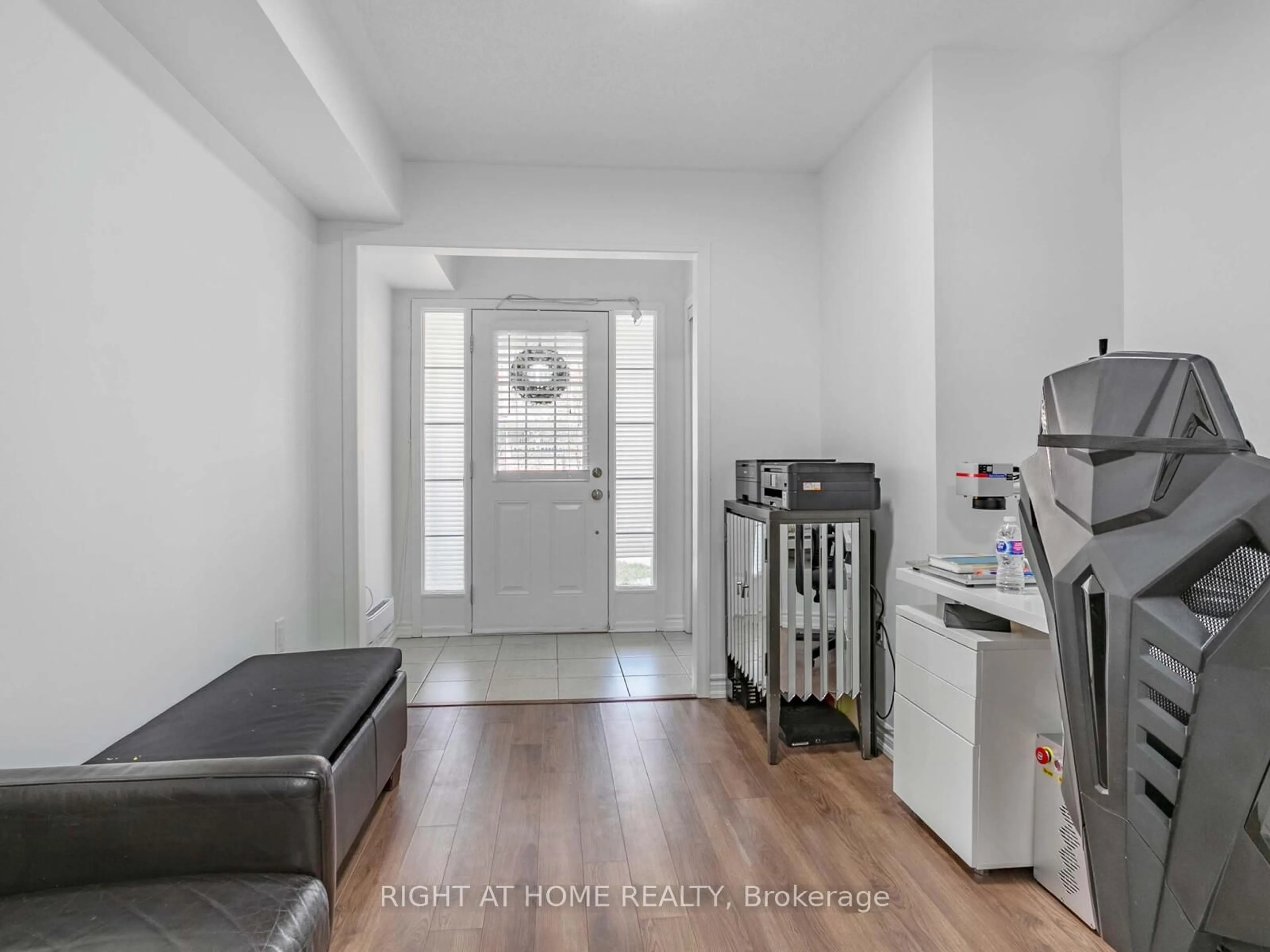Indoor entryway for 651 Laking Terr, Milton Ontario L9T 9J4