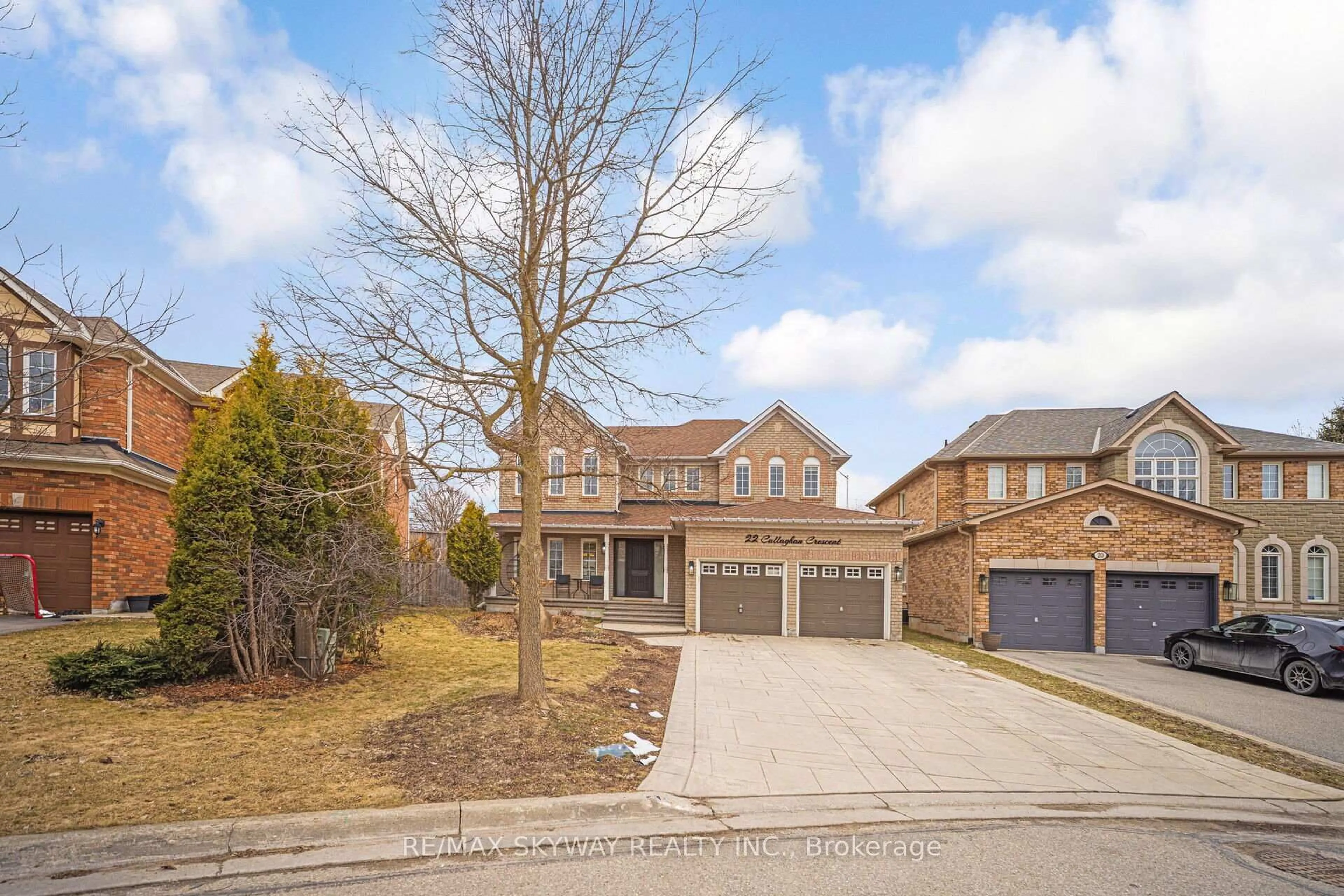 A pic from outside/outdoor area/front of a property/back of a property/a pic from drone, street for 22 Callaghan Cres, Halton Hills Ontario L7G 6A5