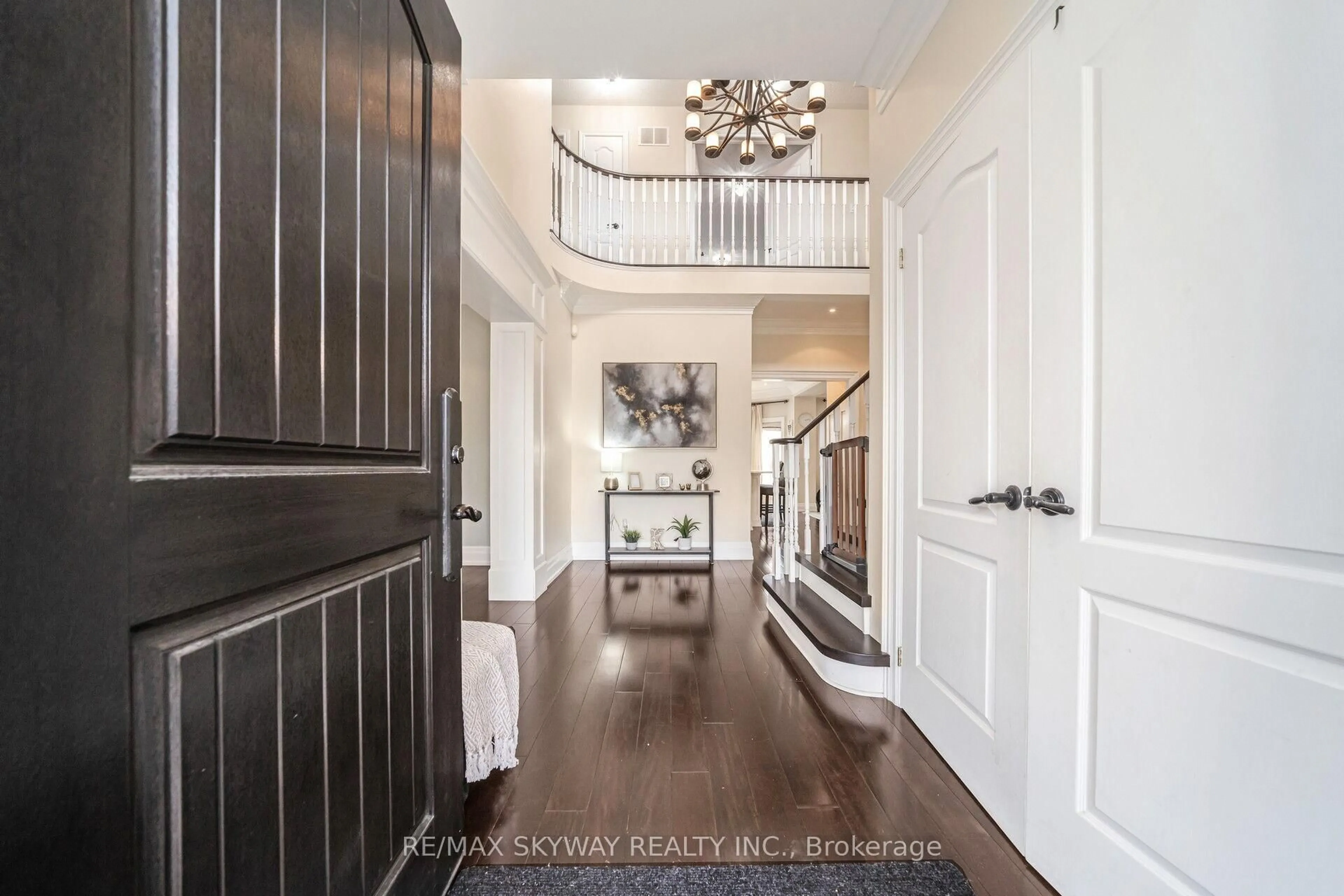 Indoor entryway for 22 Callaghan Cres, Halton Hills Ontario L7G 6A5