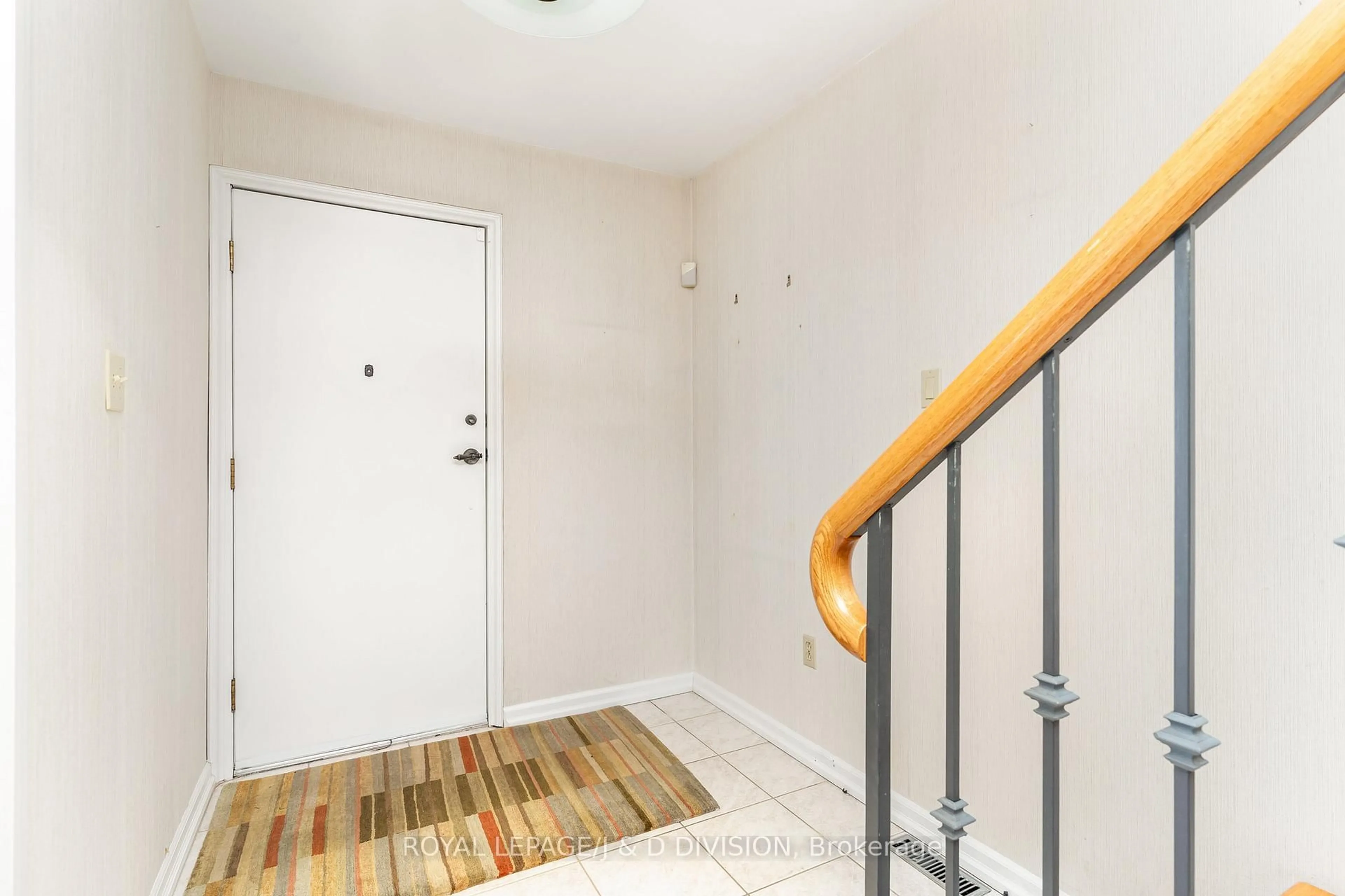 Indoor entryway for 5 Gailmort Pl, Toronto Ontario M6N 1Z9