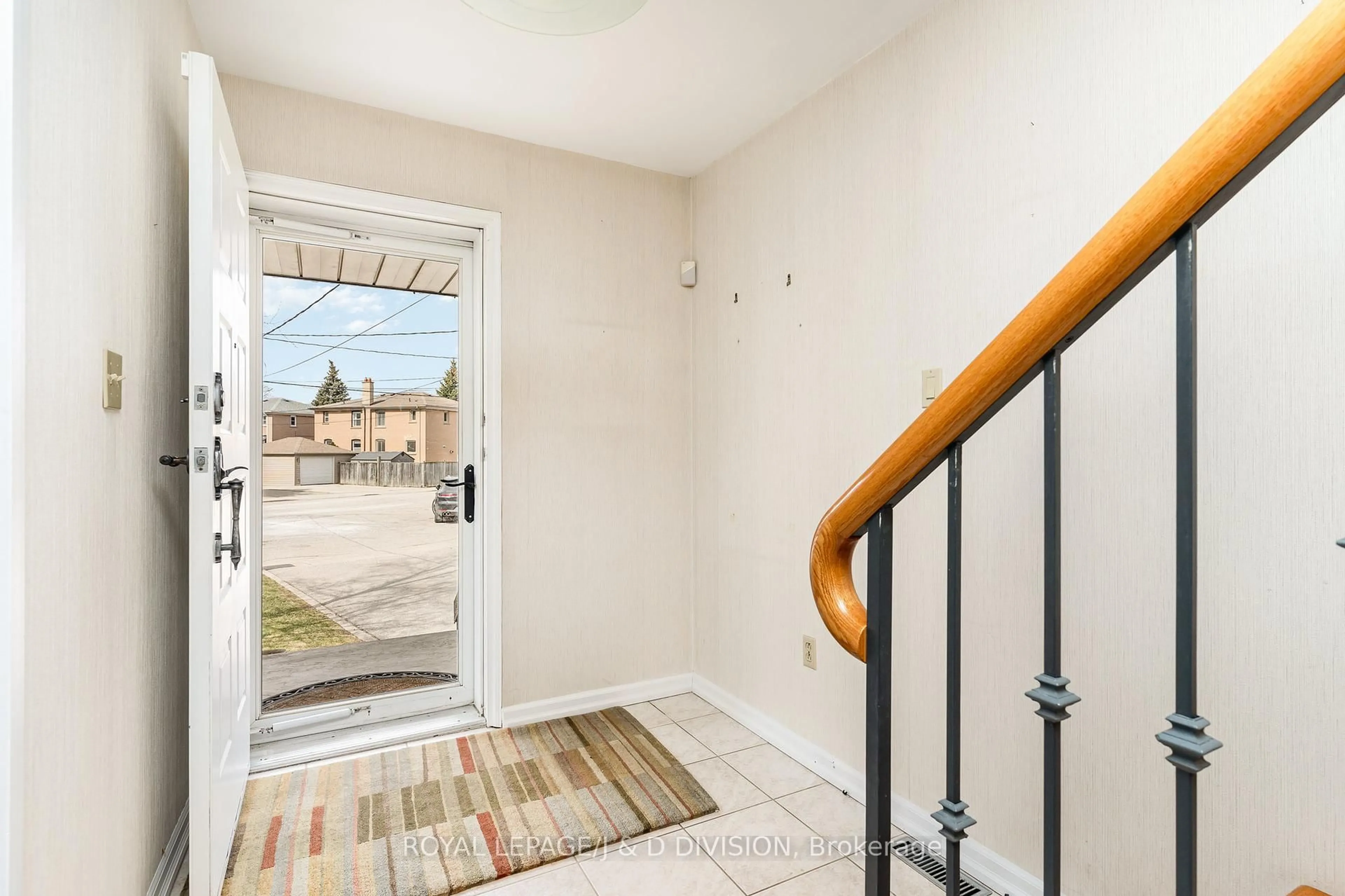 Indoor entryway for 5 Gailmort Pl, Toronto Ontario M6N 1Z9