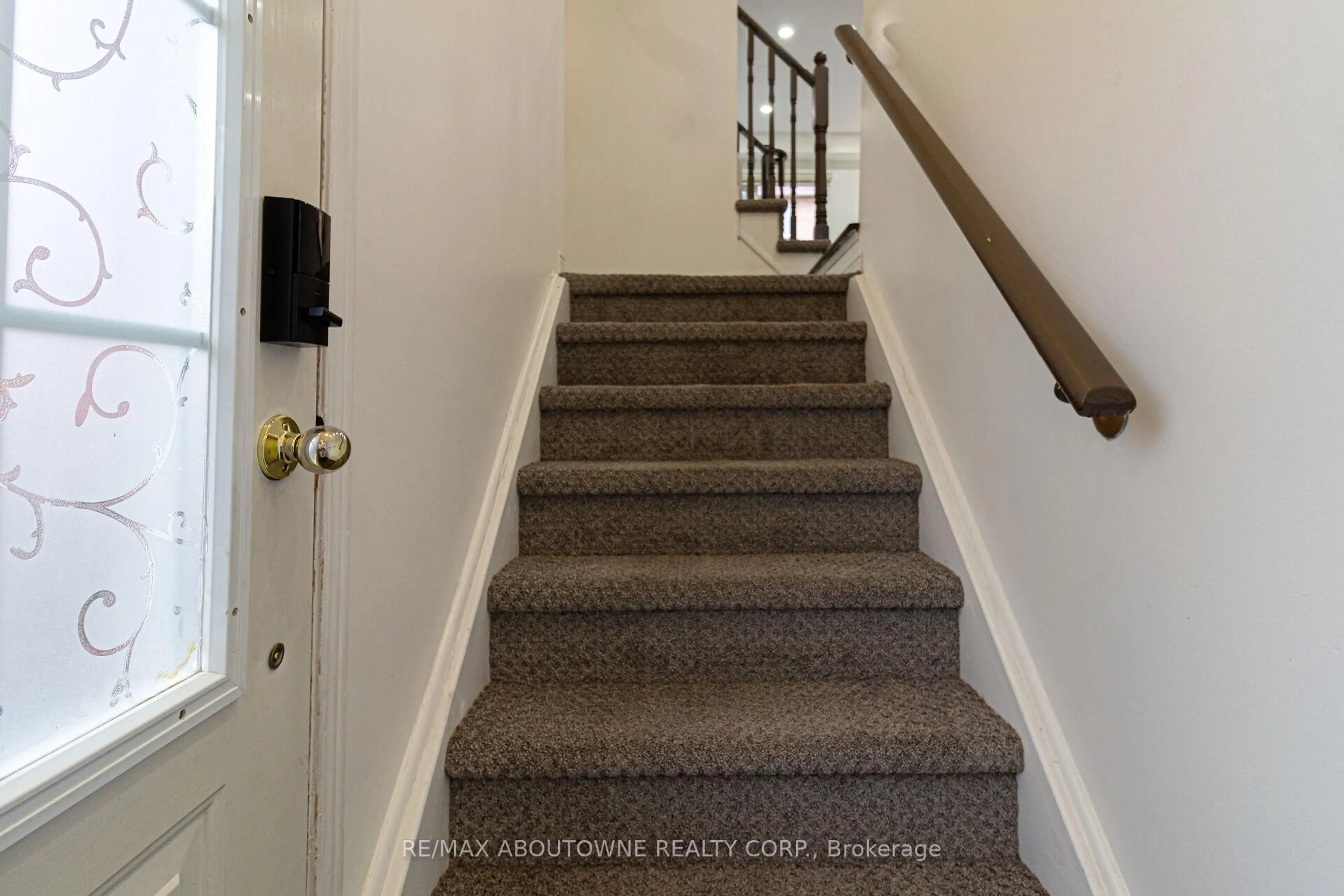 Stairs for 7121 Fairmeadow Cres, Mississauga Ontario L5N 8R6