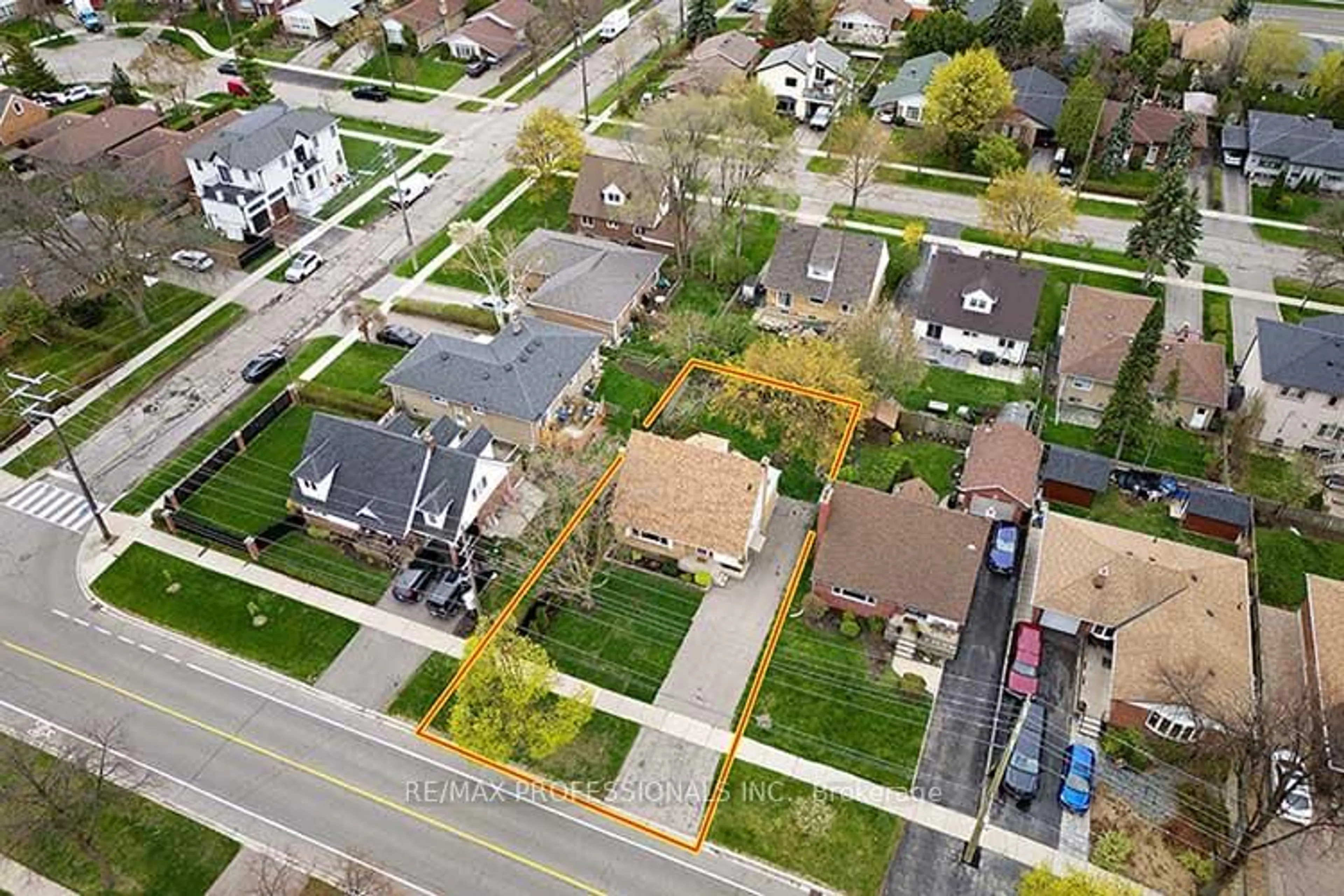 A pic from outside/outdoor area/front of a property/back of a property/a pic from drone, street for 218 Renforth Dr, Toronto Ontario M9C 2K9