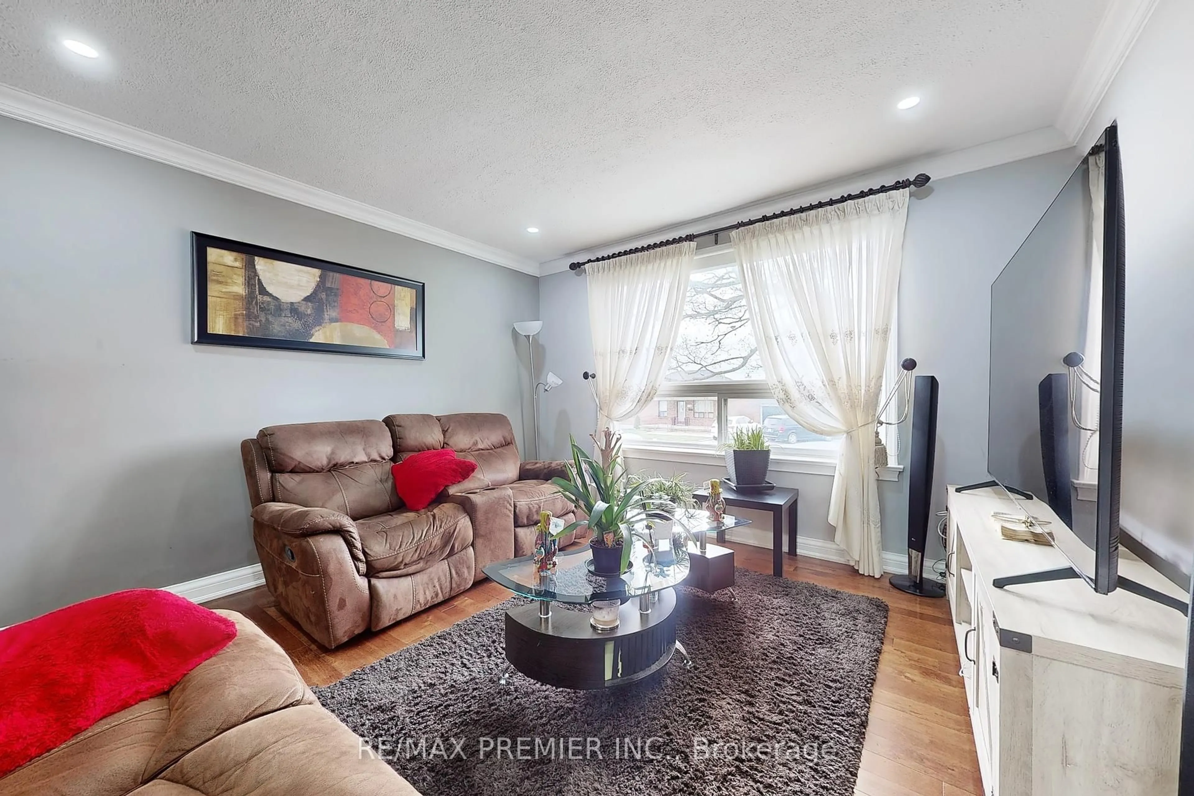 Living room with furniture, unknown for 262 Richard Clark Dr, Toronto Ontario M3M 1W4