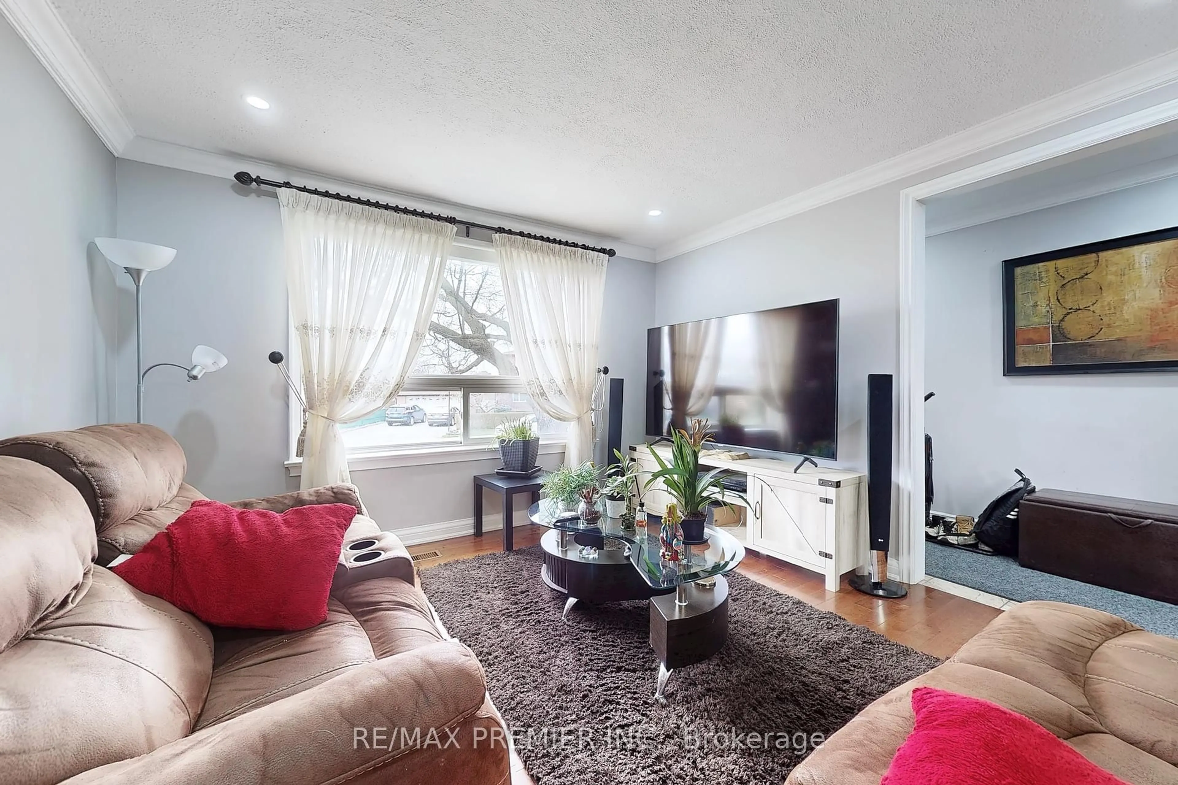 Living room with furniture, wood/laminate floor for 262 Richard Clark Dr, Toronto Ontario M3M 1W4