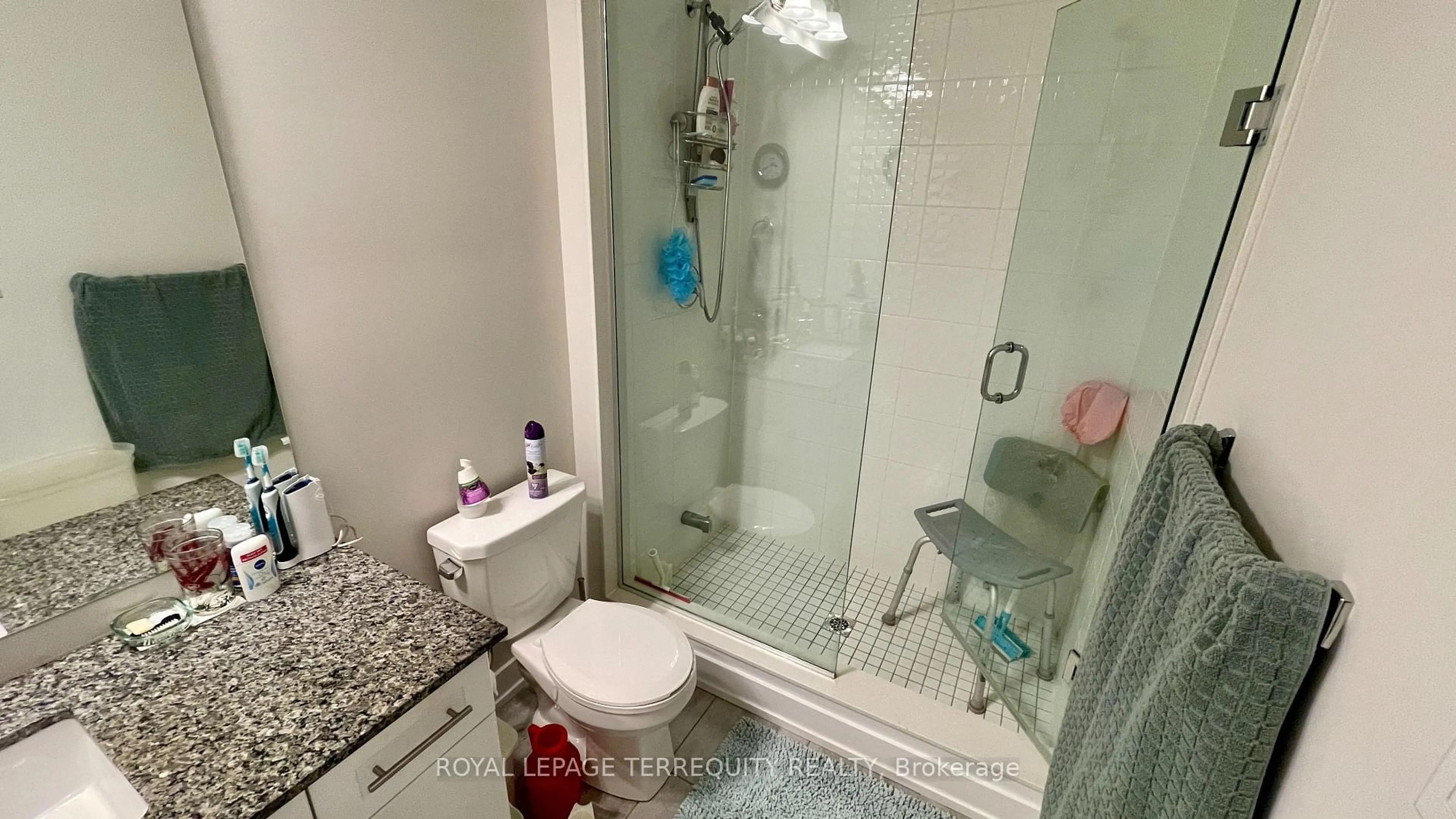 Standard bathroom, ceramic/tile floor for 150 Oak Park Blvd #520, Oakville Ontario L6H 3P2