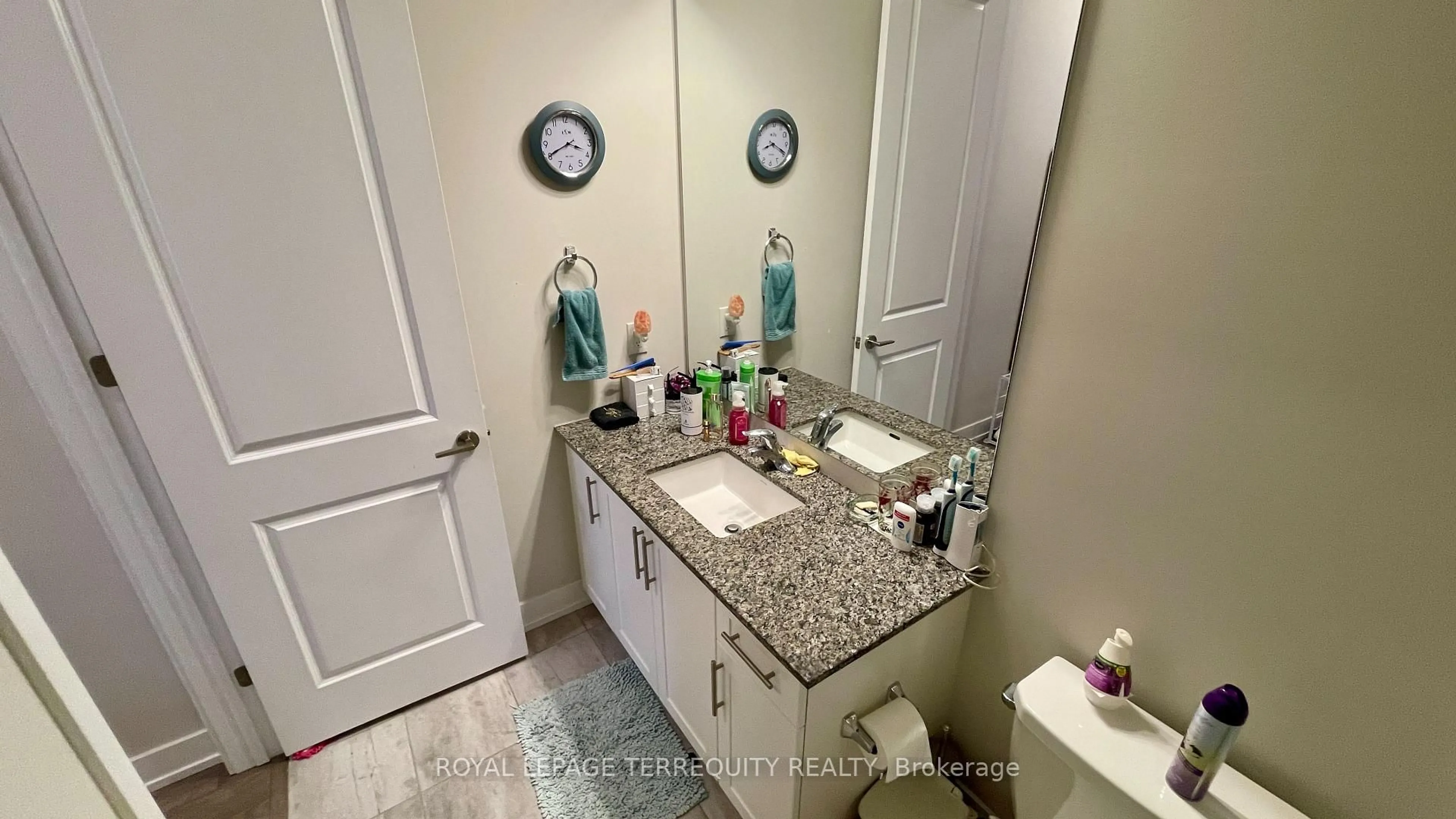 Standard bathroom, ceramic/tile floor for 150 Oak Park Blvd #520, Oakville Ontario L6H 3P2