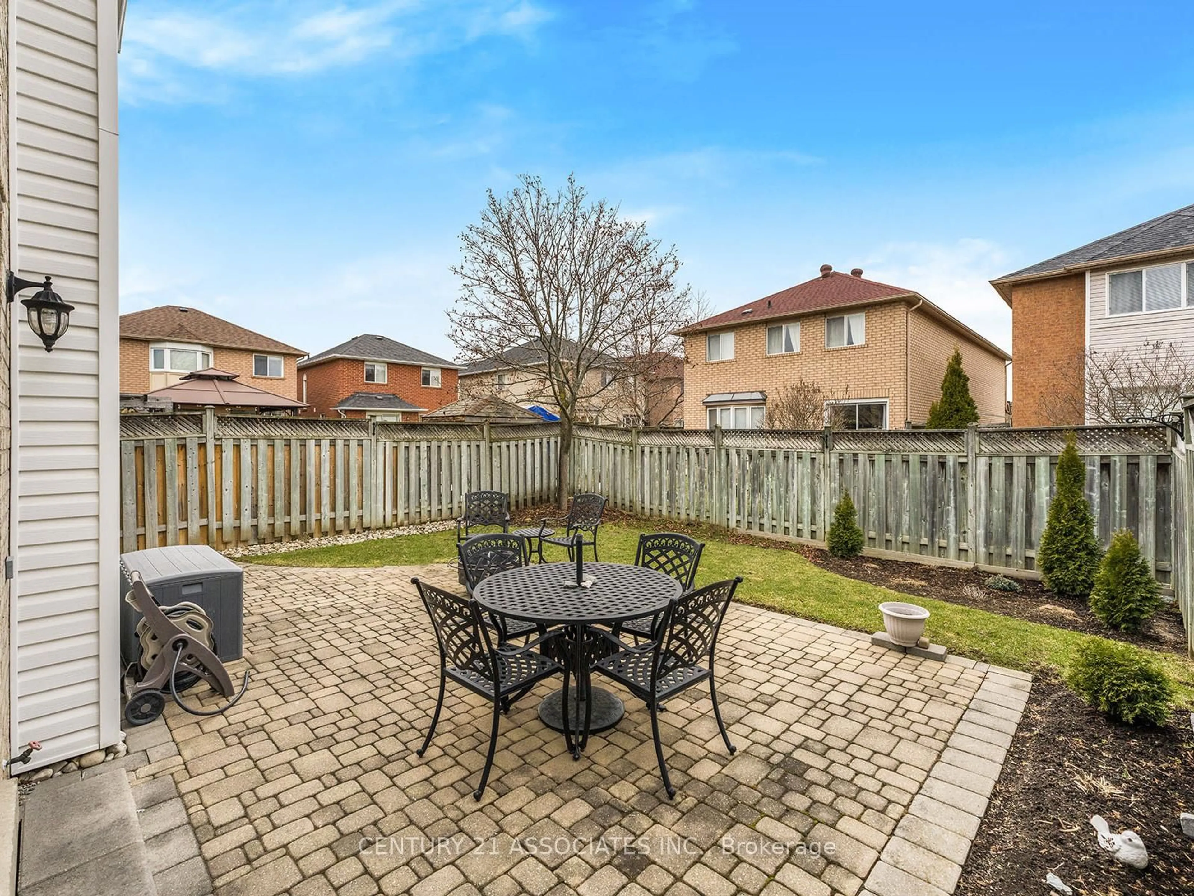 Patio, street for 3379 Smoke Tree Rd, Mississauga Ontario L5N 7M4