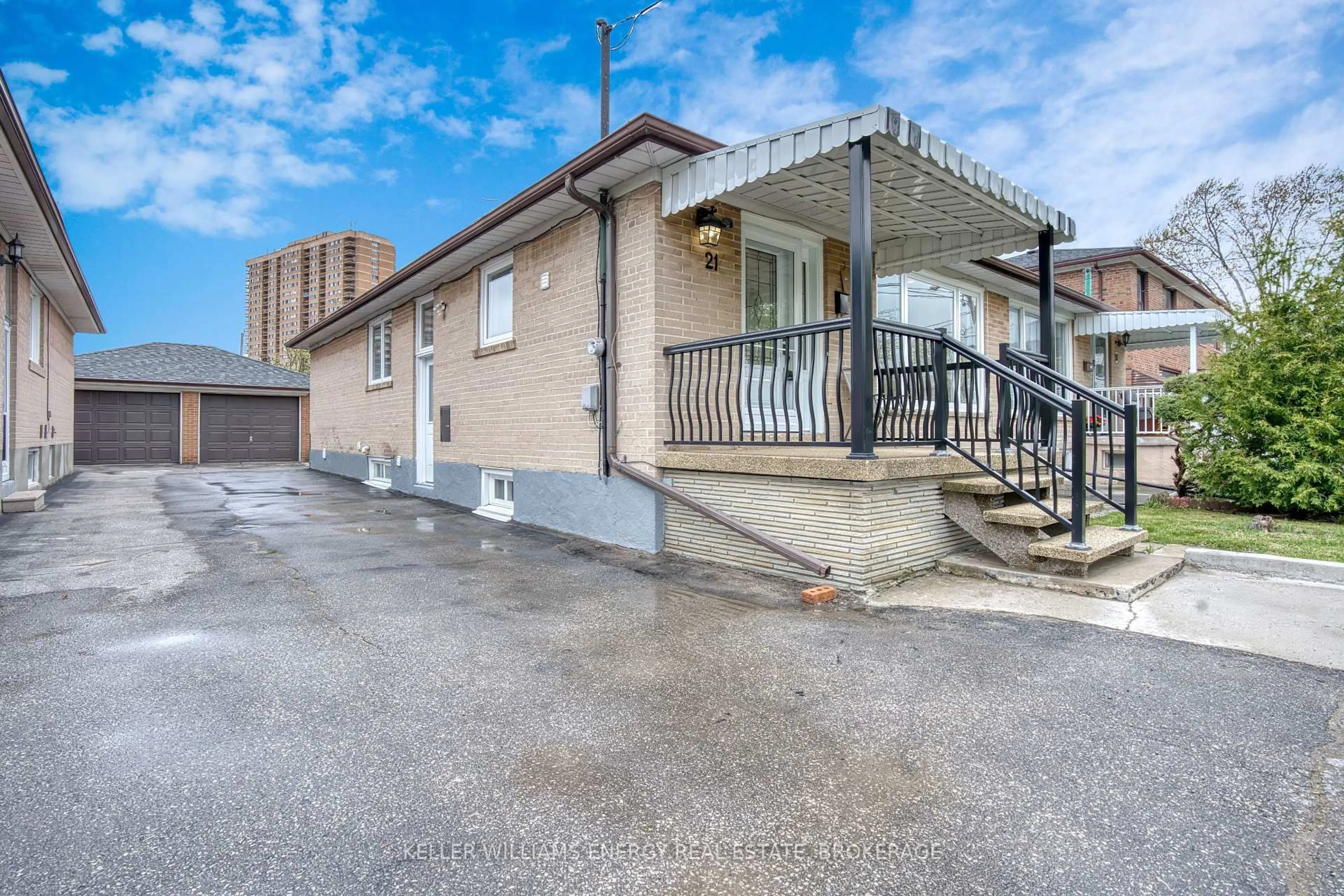 Patio, street for 21 Neames Cres, Toronto Ontario M3L 1K8
