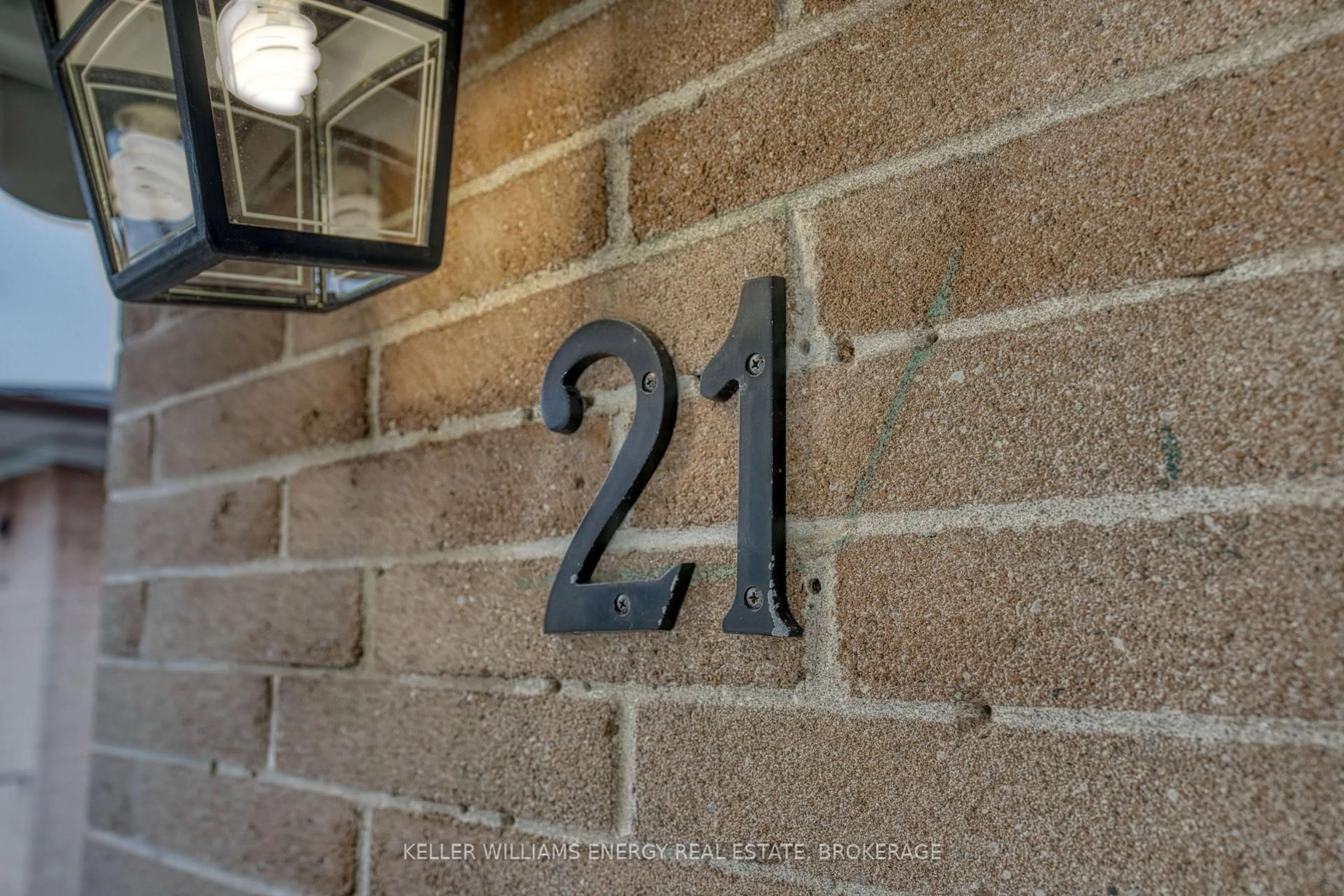 Indoor entryway for 21 Neames Cres, Toronto Ontario M3L 1K8