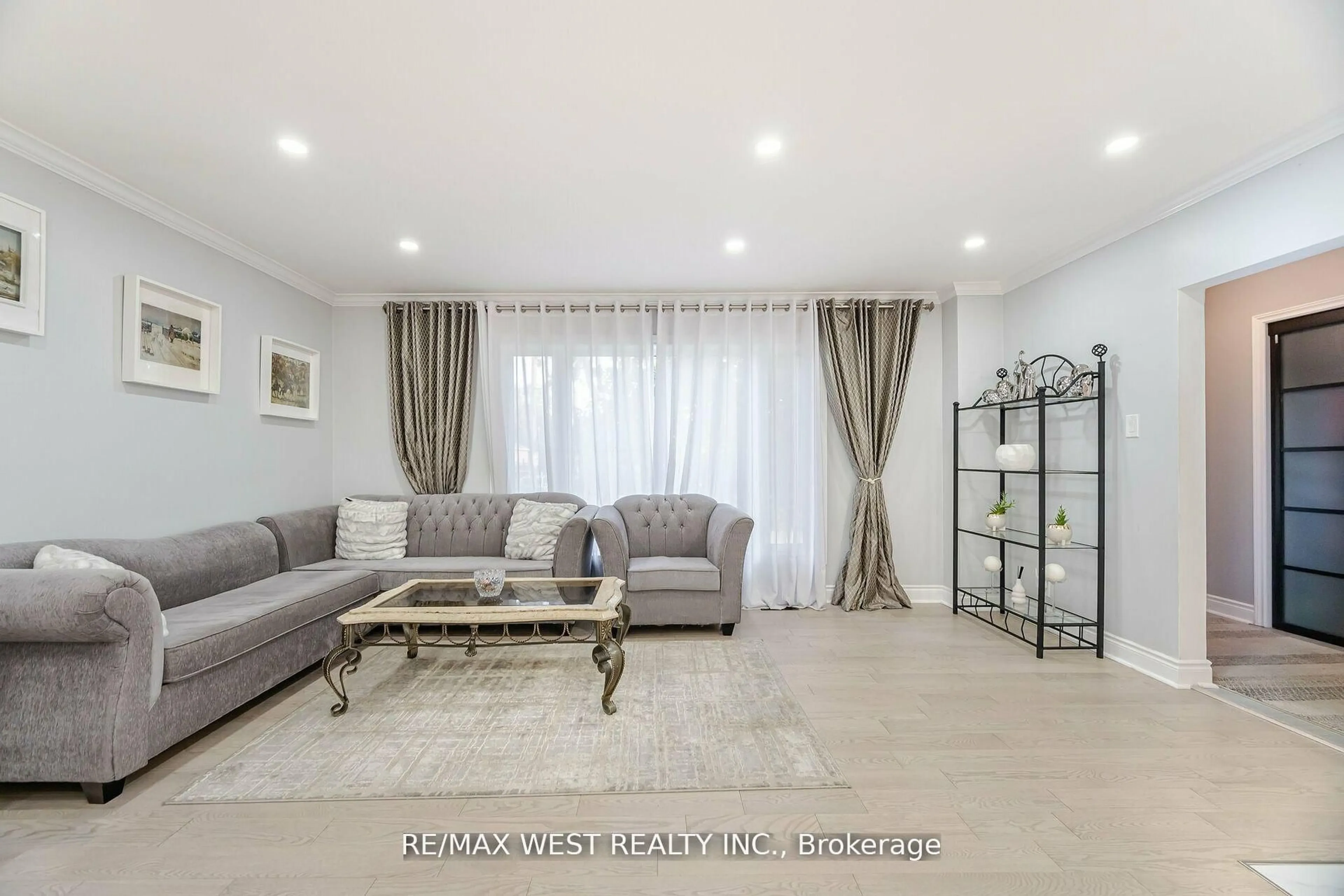 Living room with furniture, unknown for 12 Gordon Park Dr, Toronto Ontario M9B 1J6