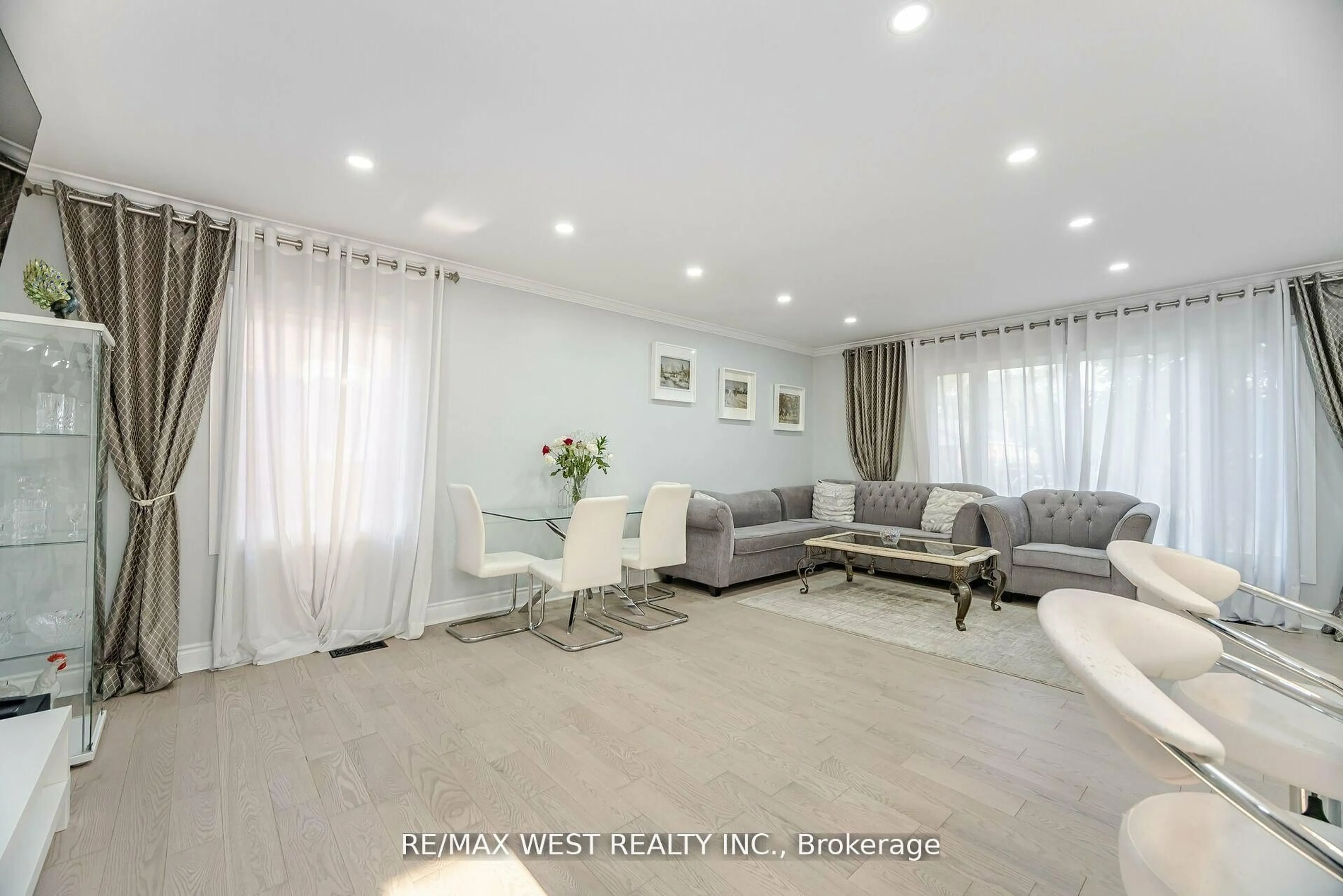 Living room with furniture, unknown for 12 Gordon Park Dr, Toronto Ontario M9B 1J6