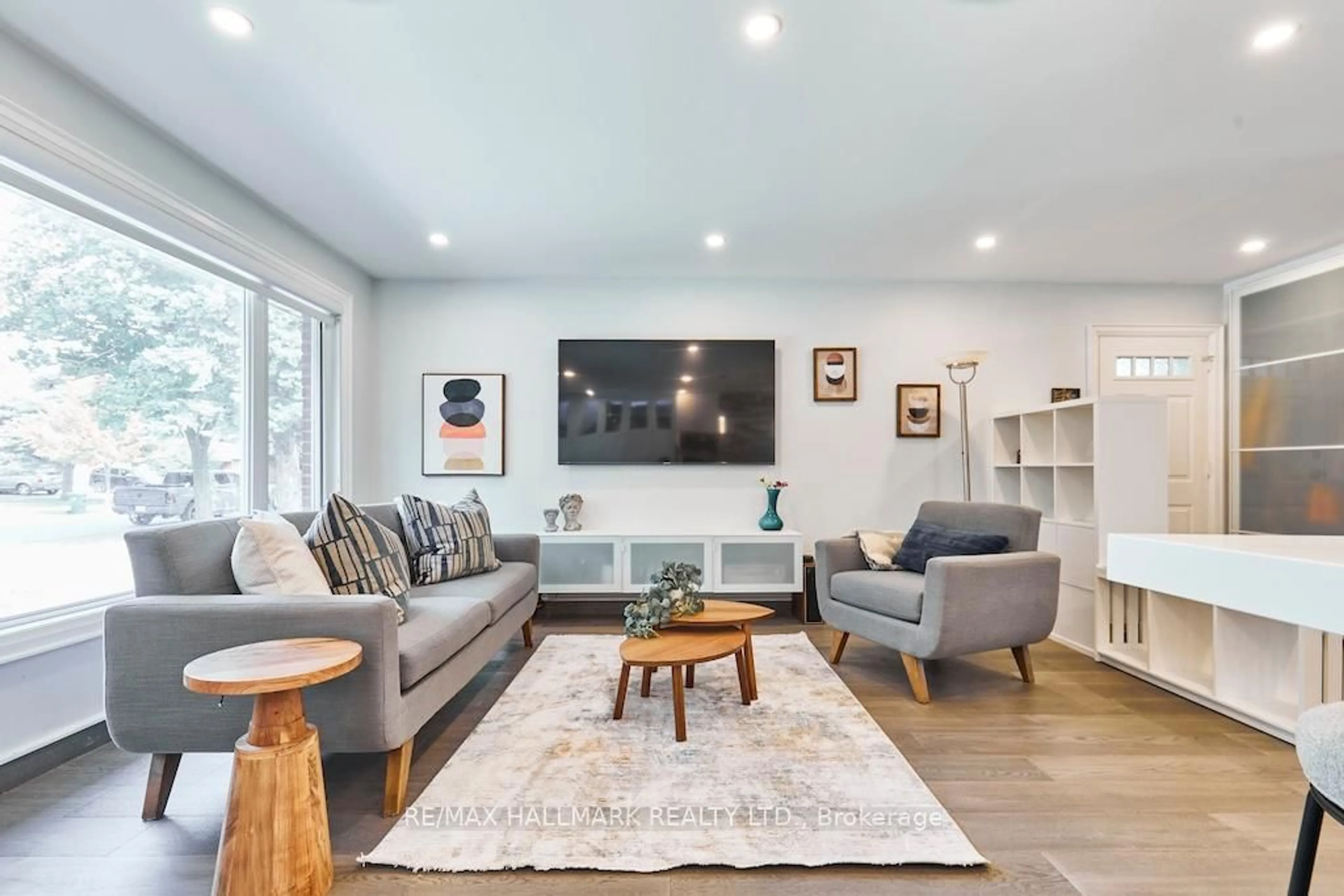 Living room with furniture, unknown for 36 Farley Cres, Toronto Ontario M9R 2A6