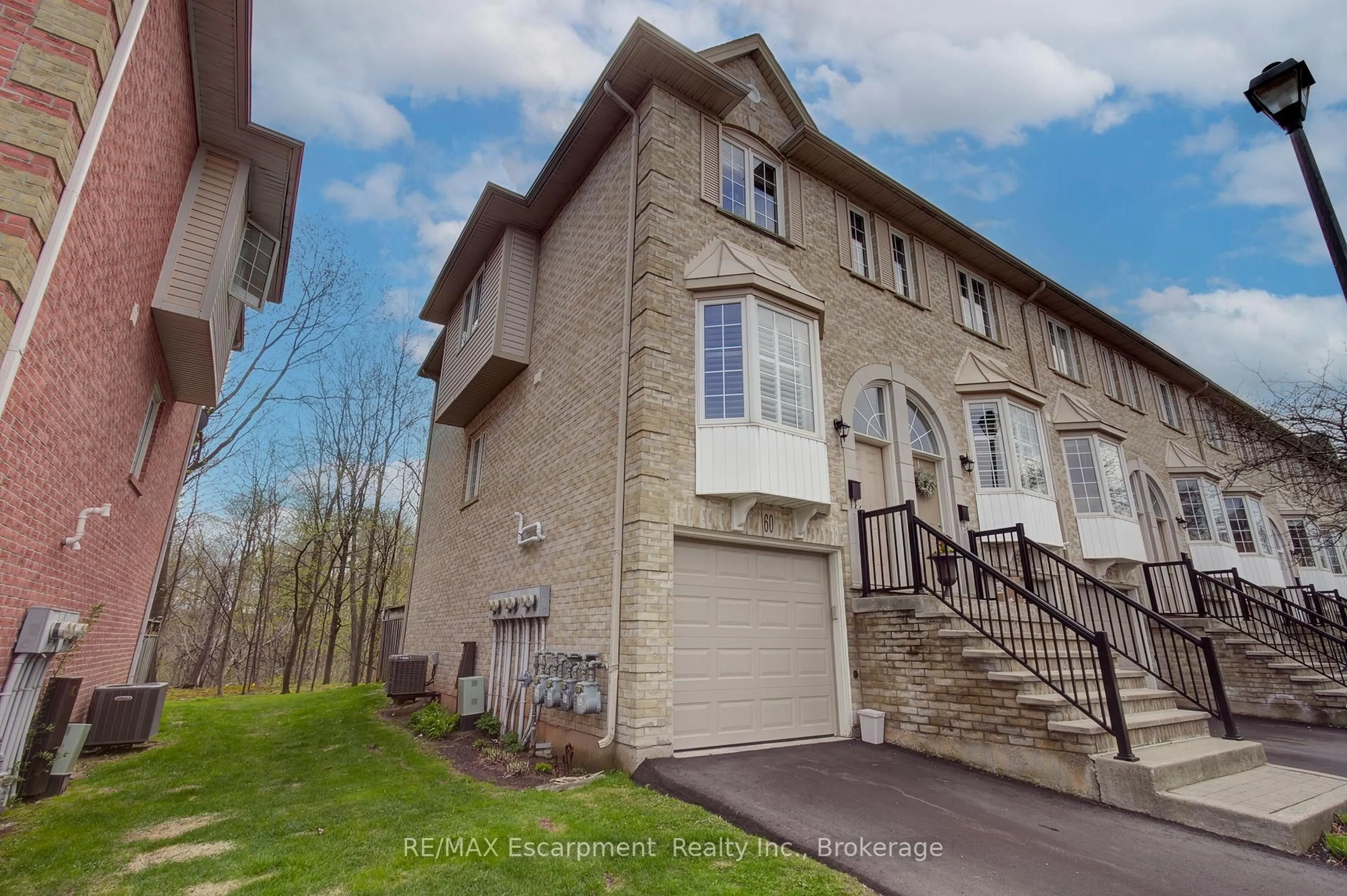 A pic from outside/outdoor area/front of a property/back of a property/a pic from drone, street for 3480 Upper Middle Rd #60, Burlington Ontario L7M 4R7