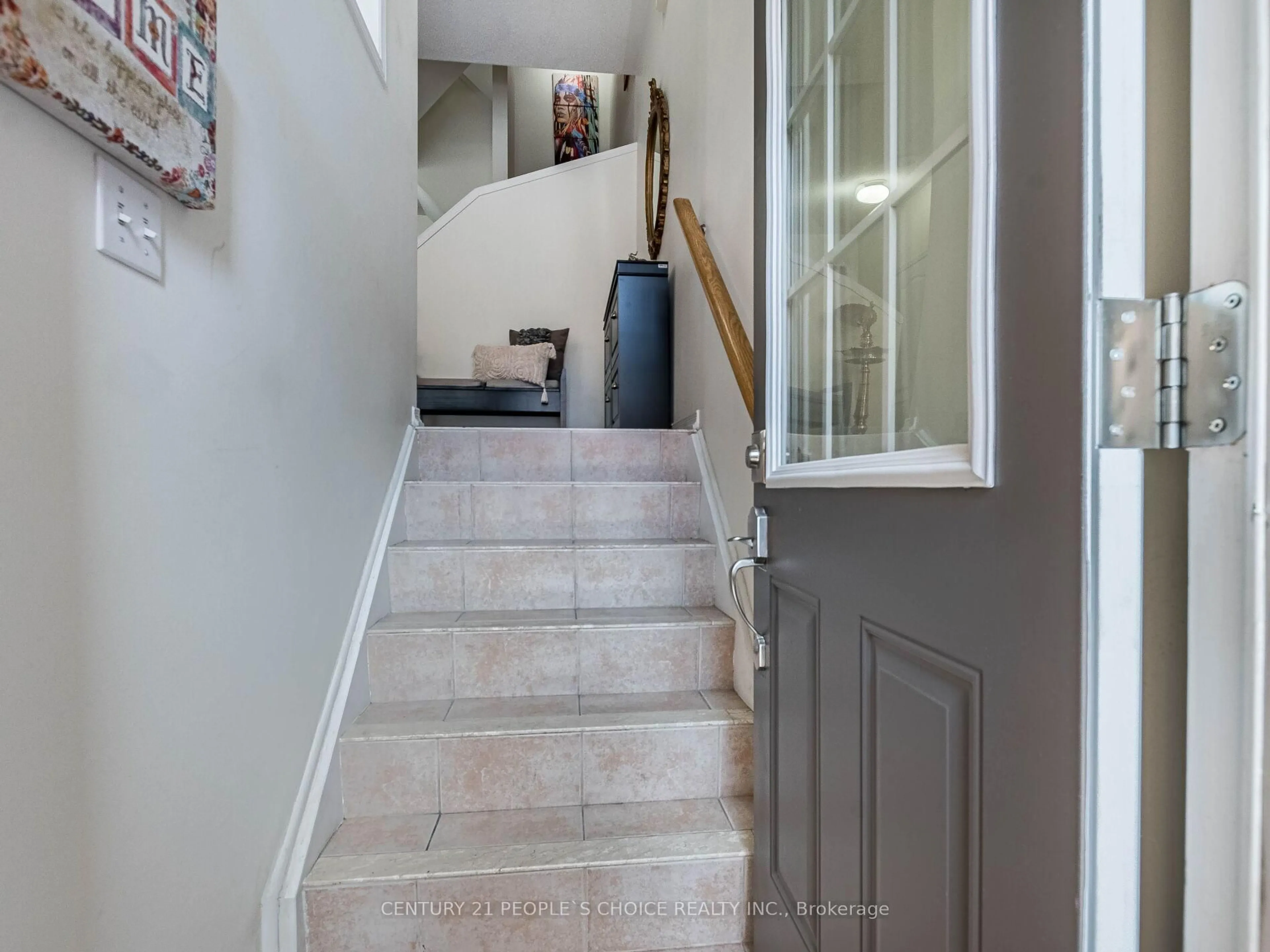 Indoor entryway for 435 Hensall Circ #29, Mississauga Ontario L5A 4P1