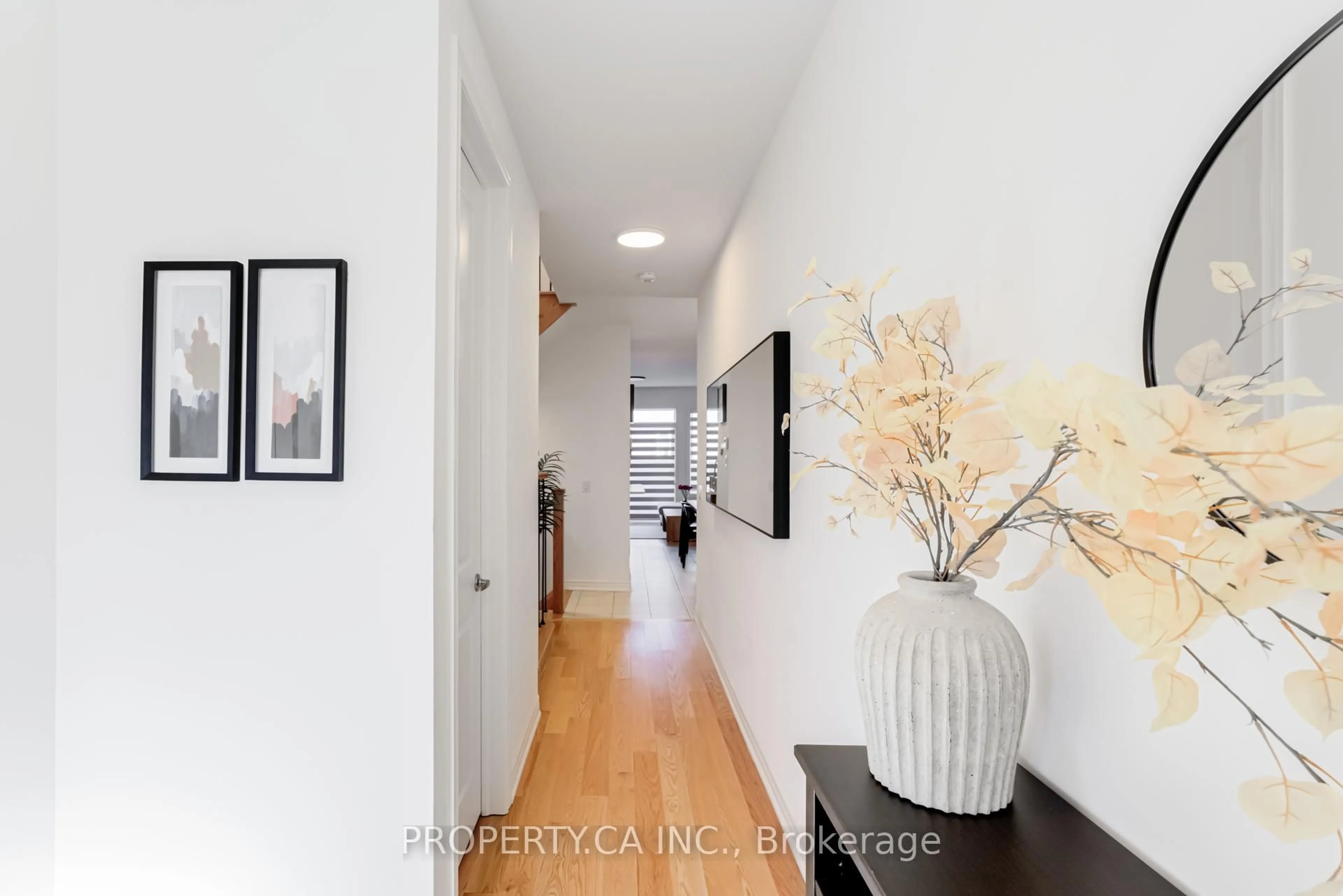 Indoor entryway for 29 Benhurst Cres, Brampton Ontario L7A 5A2