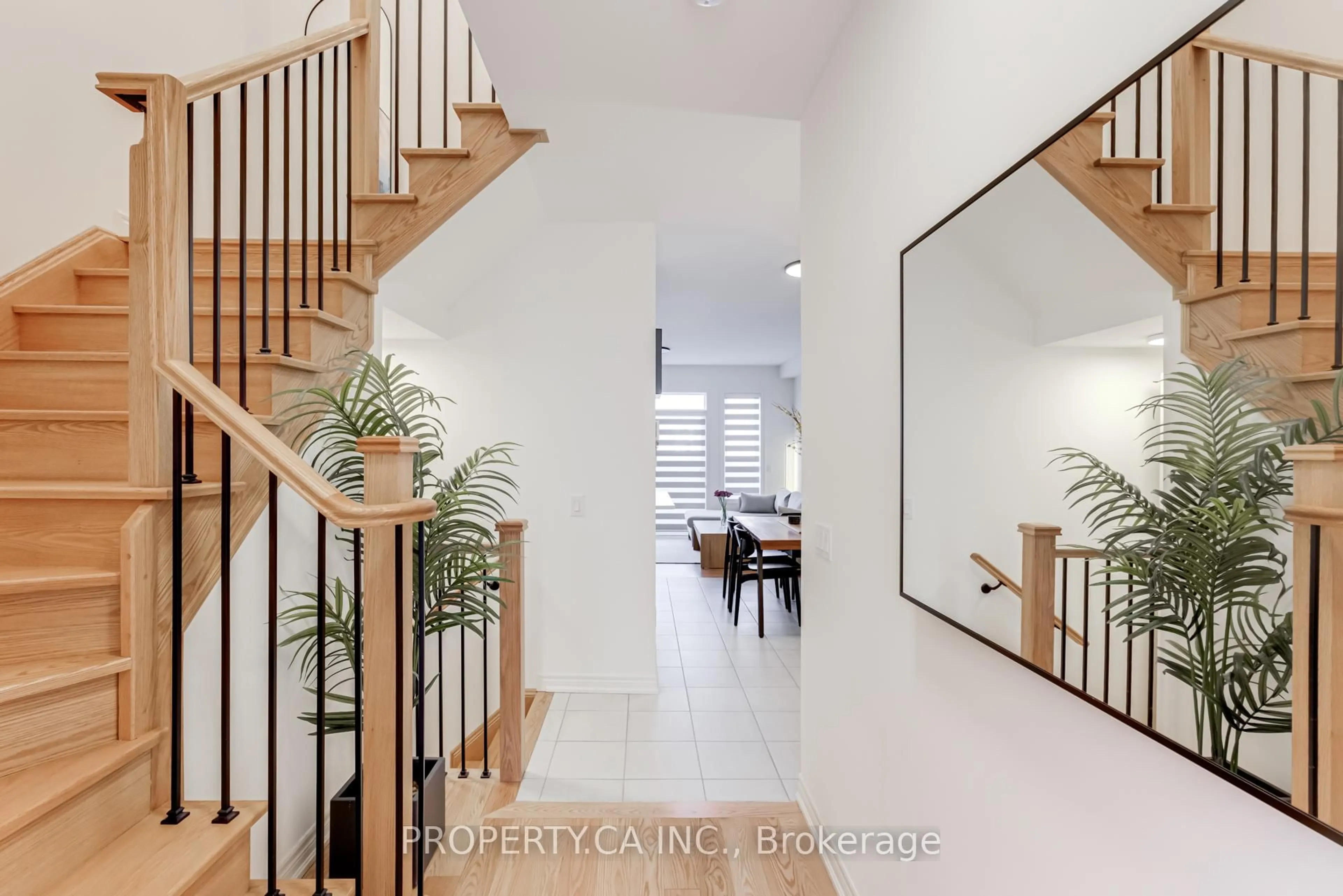 Indoor entryway for 29 Benhurst Cres, Brampton Ontario L7A 5A2