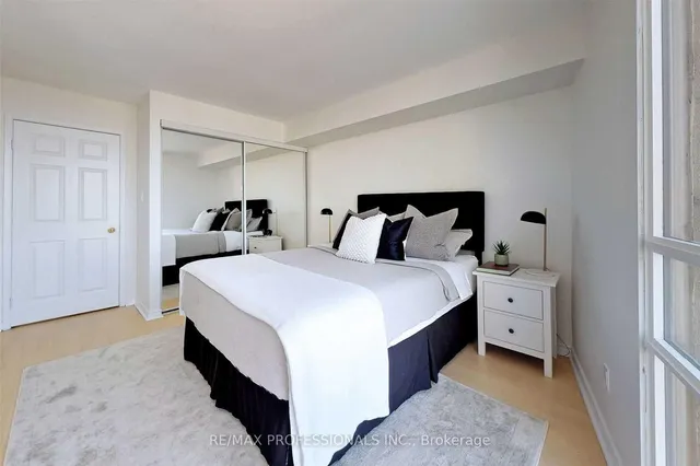 Additional property image - 50 Eglinton Ave Unit 1604
