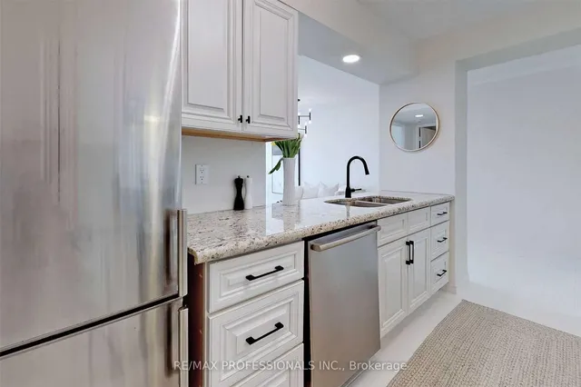 Additional property image - 50 Eglinton Ave Unit 1604