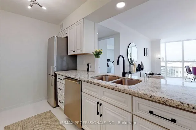 Additional property image - 50 Eglinton Ave Unit 1604