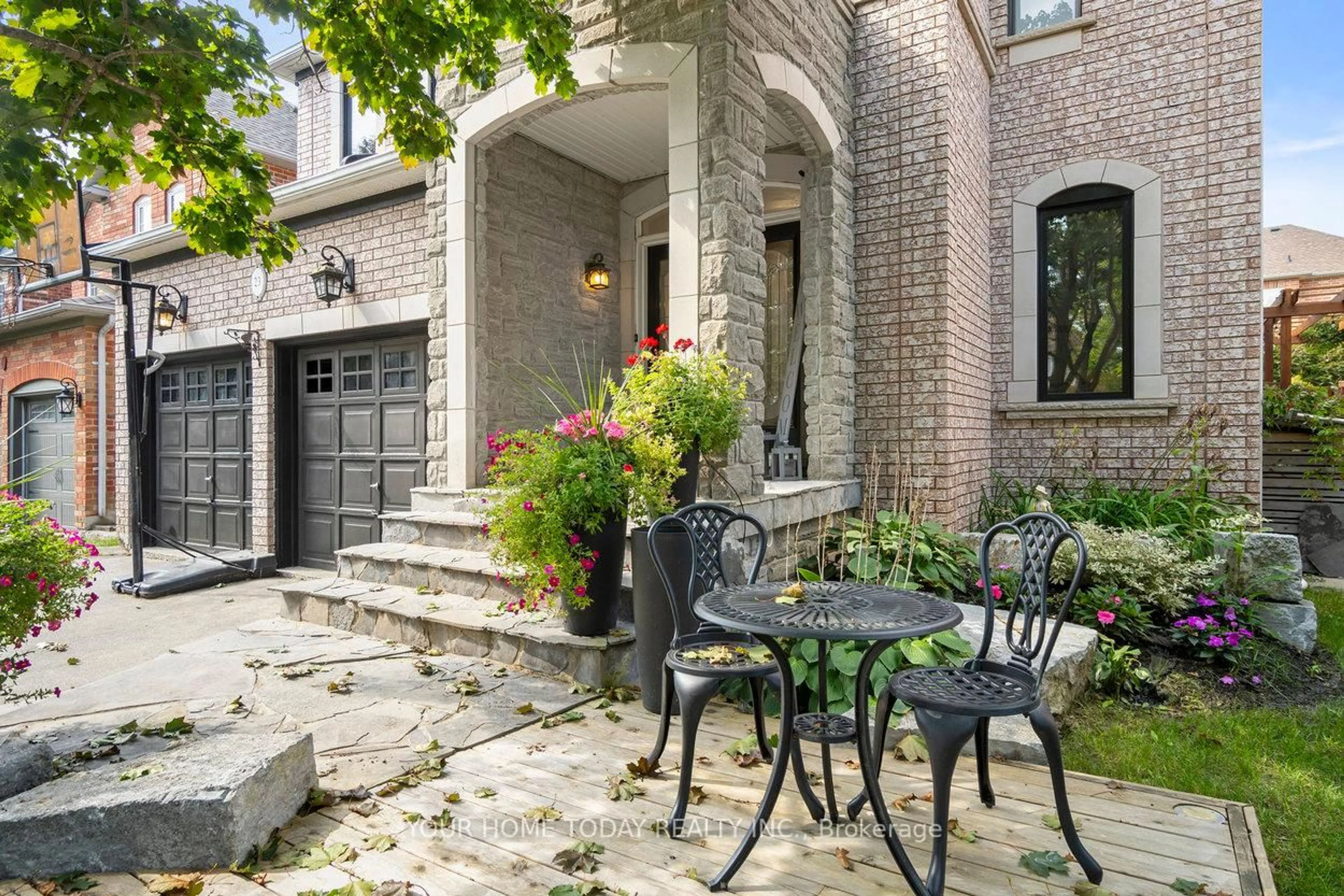 Patio, street for 23 North Ridge Cres, Halton Hills Ontario L7G 6E1