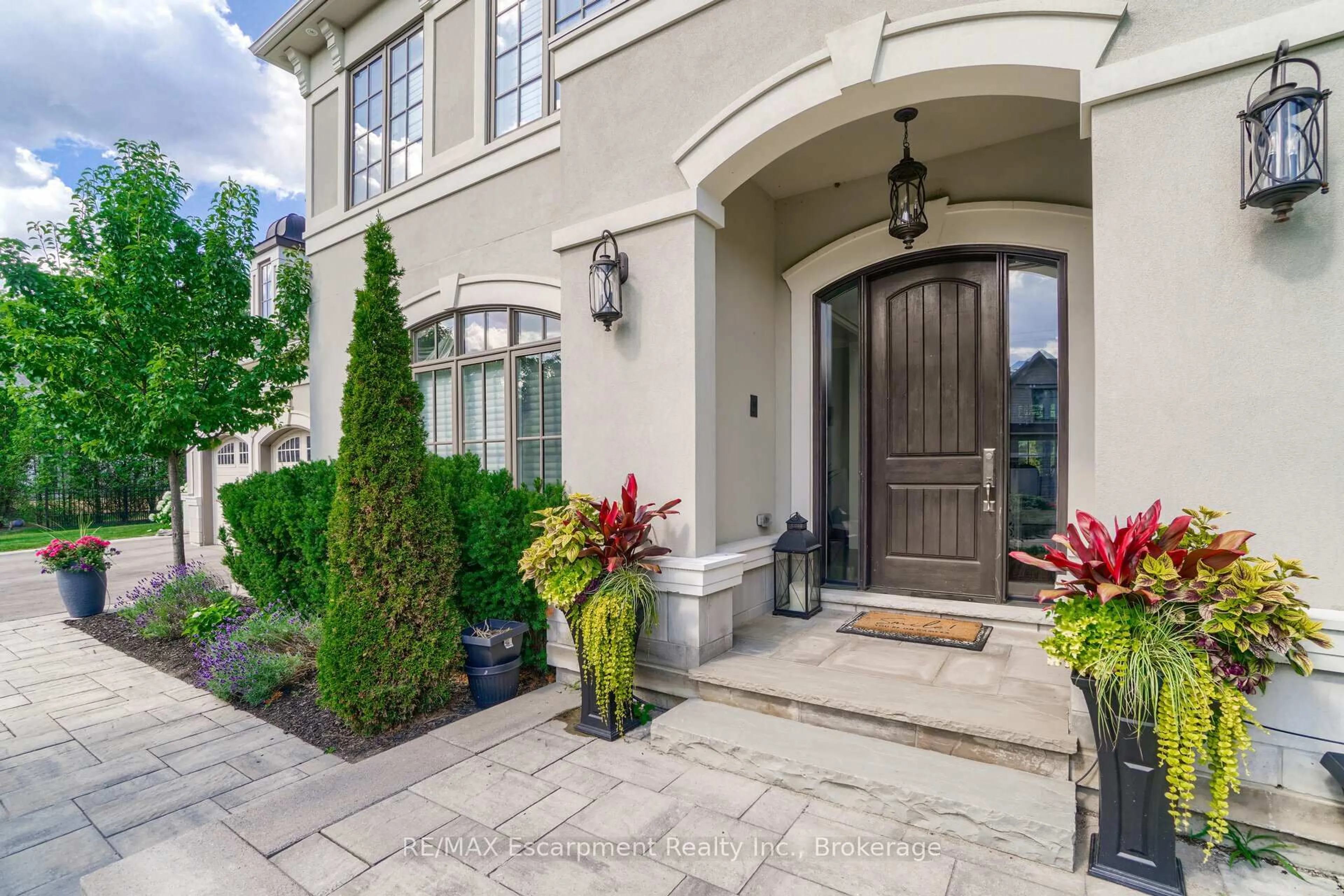 Indoor entryway for 21 LAMBERT Common, Oakville Ontario L6K 0H6