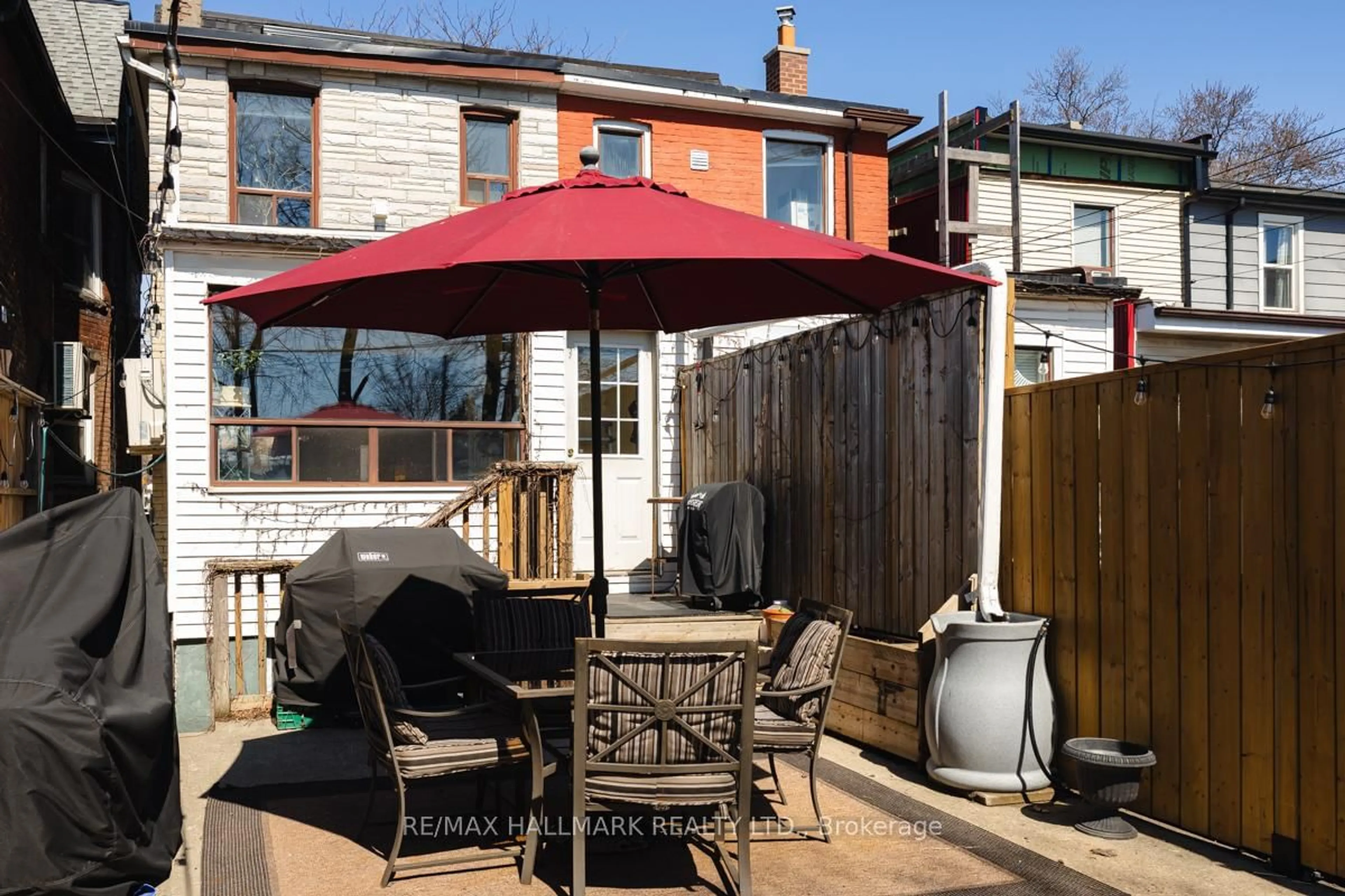 Patio, street for 223 Wallace Ave, Toronto Ontario M6H 1V5