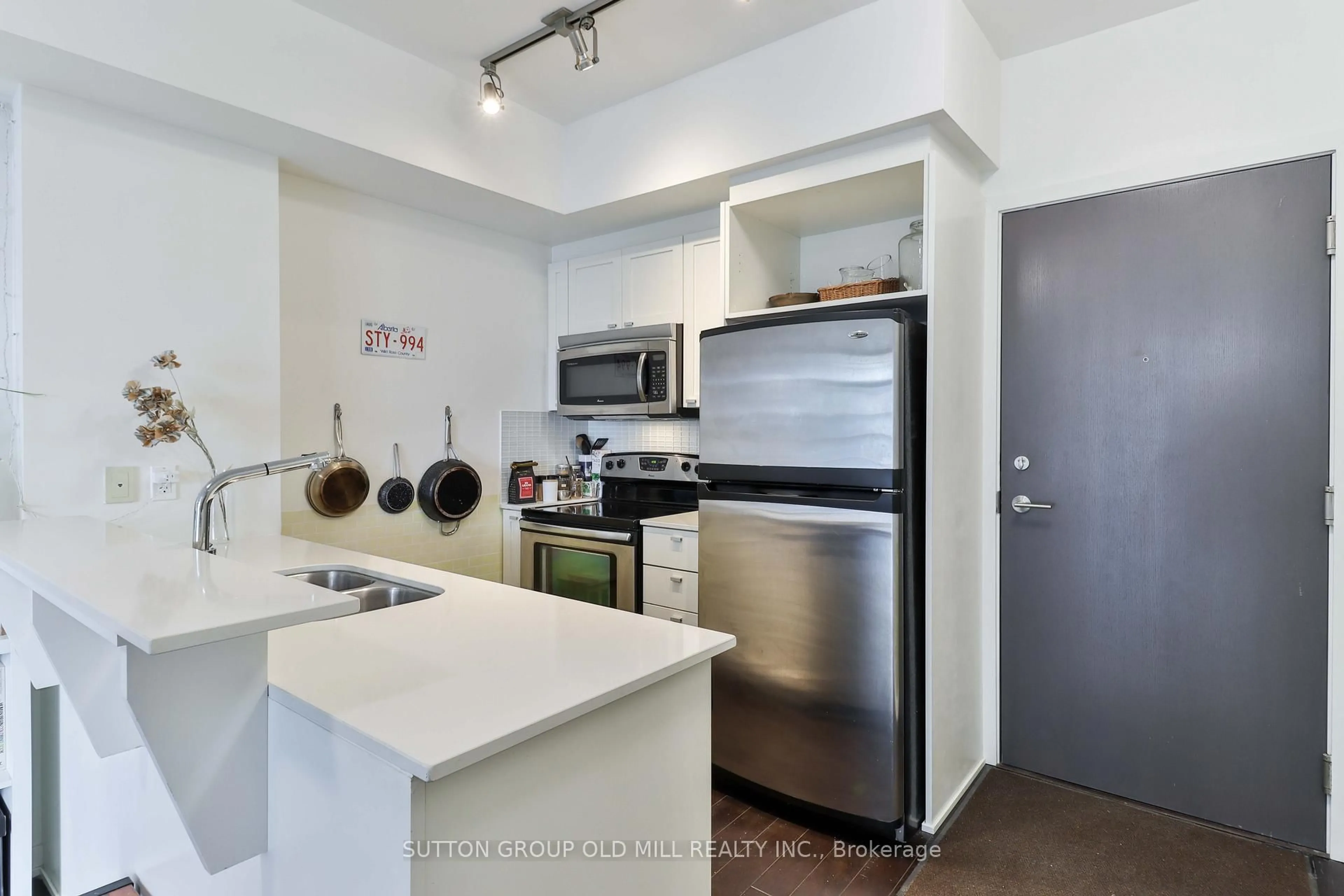 Standard kitchen, unknown for 103 The Queensway N/A #2708, Toronto Ontario M6S 5B3