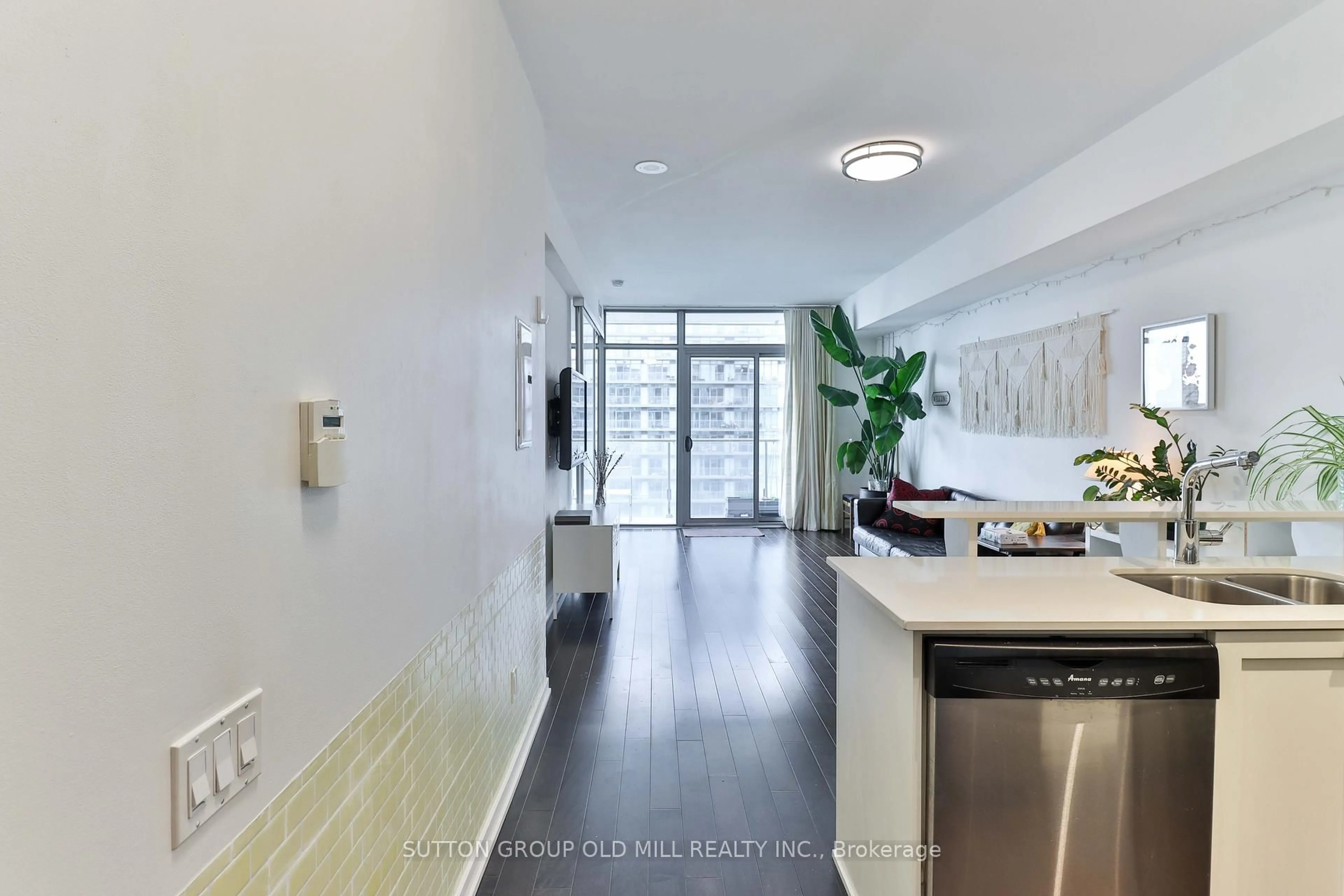 Indoor entryway for 103 The Queensway N/A #2708, Toronto Ontario M6S 5B3
