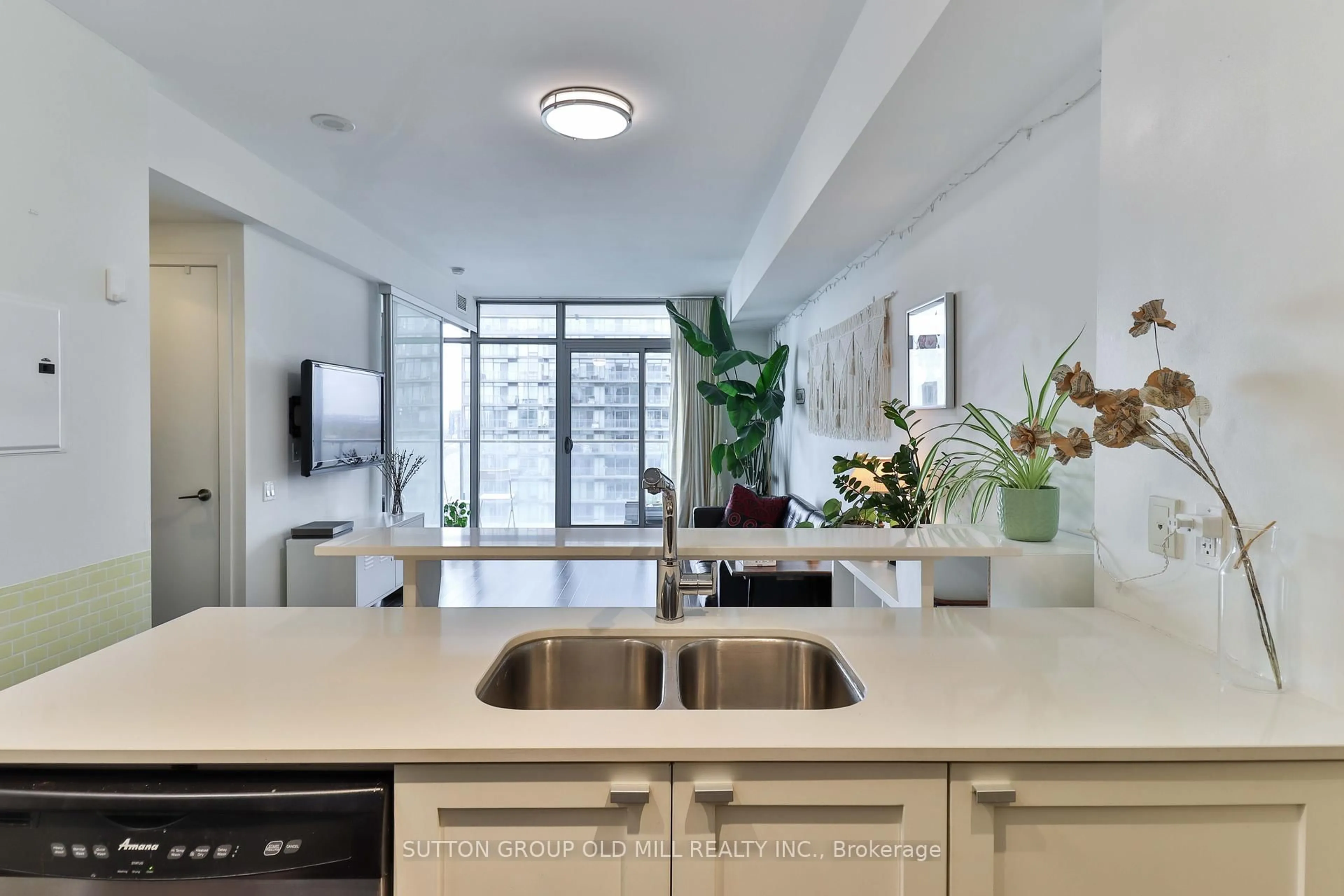 Open concept kitchen, unknown for 103 The Queensway N/A #2708, Toronto Ontario M6S 5B3