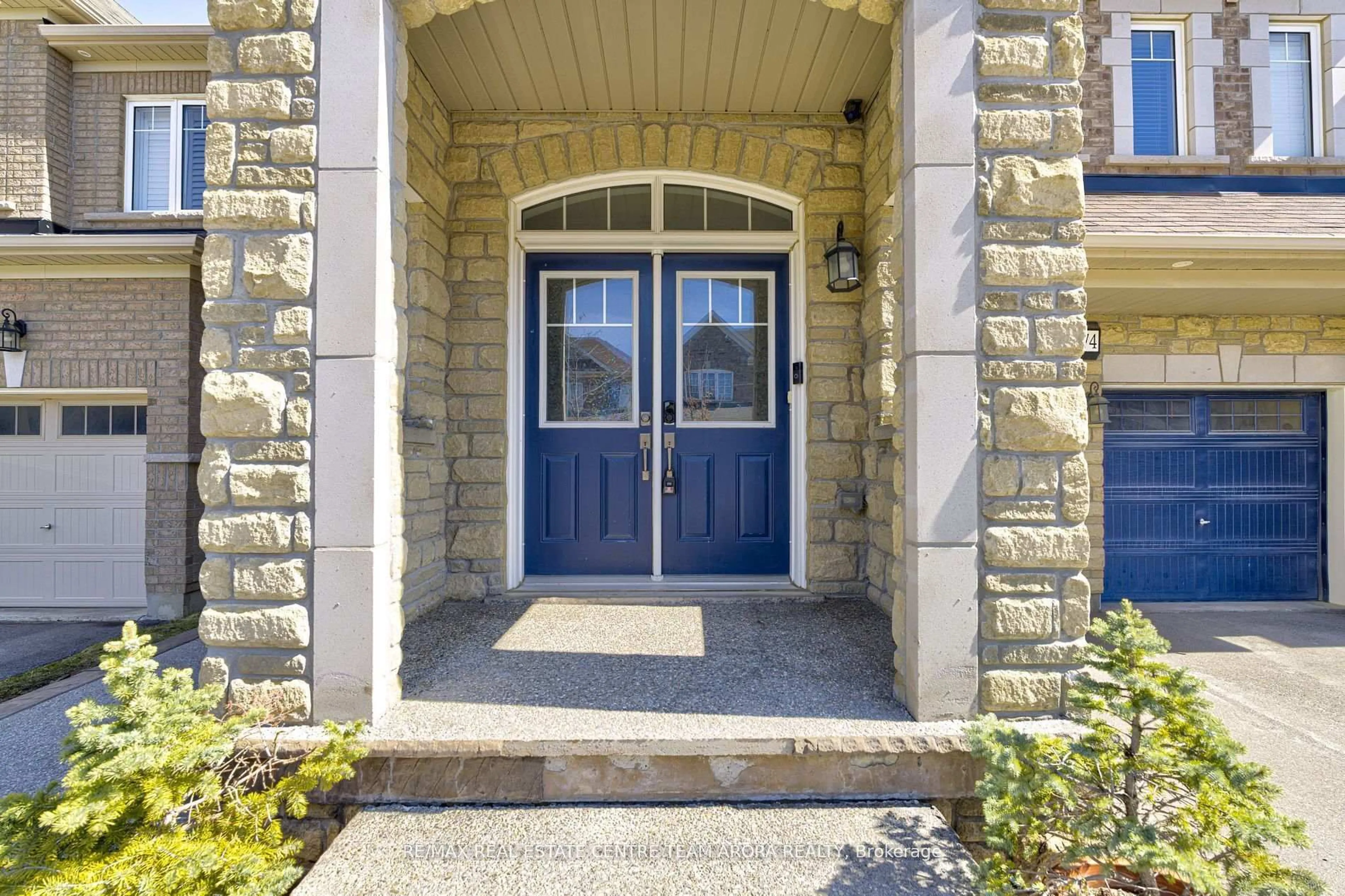 Indoor entryway for 74 Abercrombie Cres, Brampton Ontario L7A 4N3