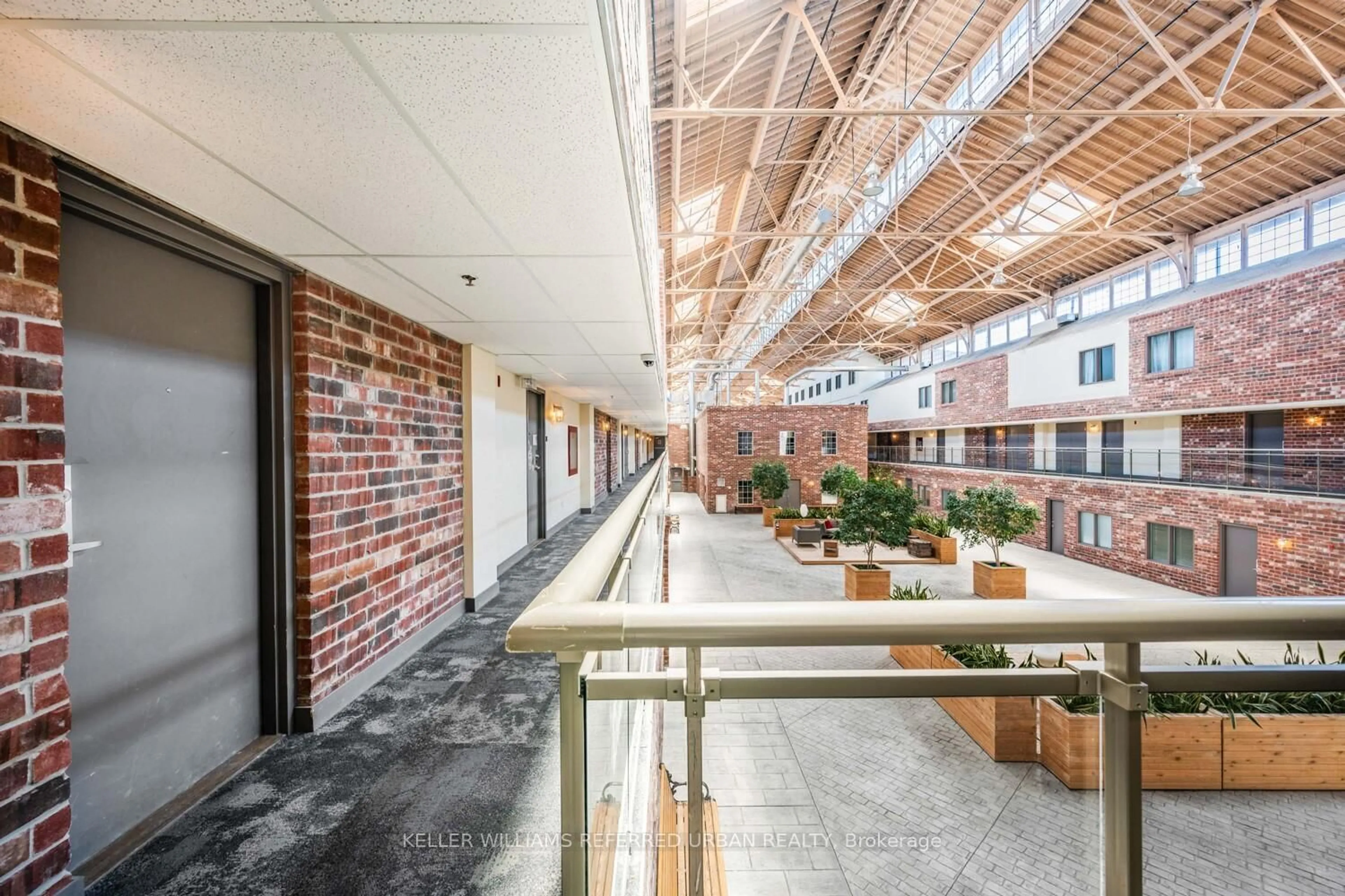 Indoor foyer for 1100 Lansdowne Ave #344, Toronto Ontario M6H 4K1