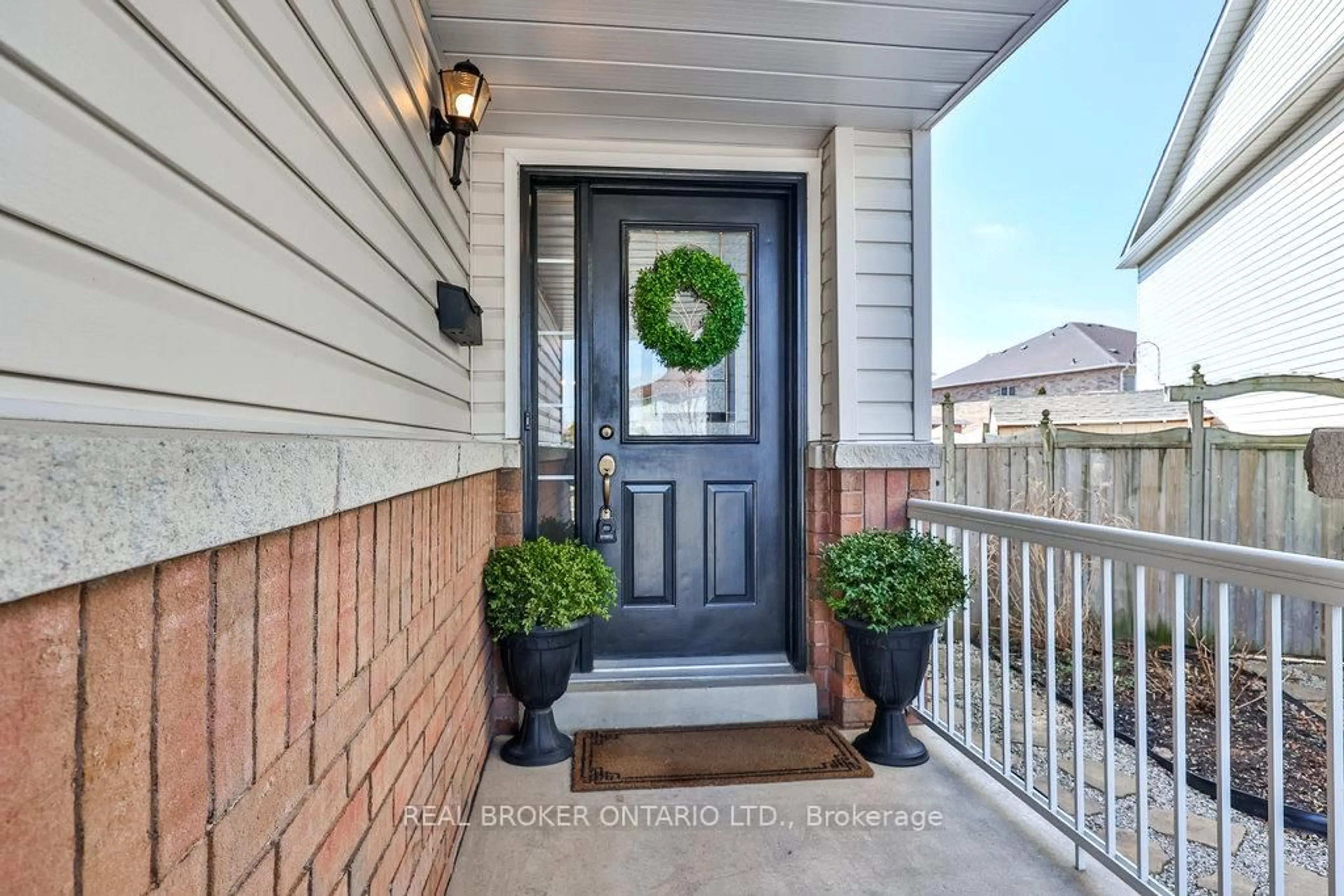 Indoor entryway for 36 Sloan Dr, Milton Ontario L9T 5P7