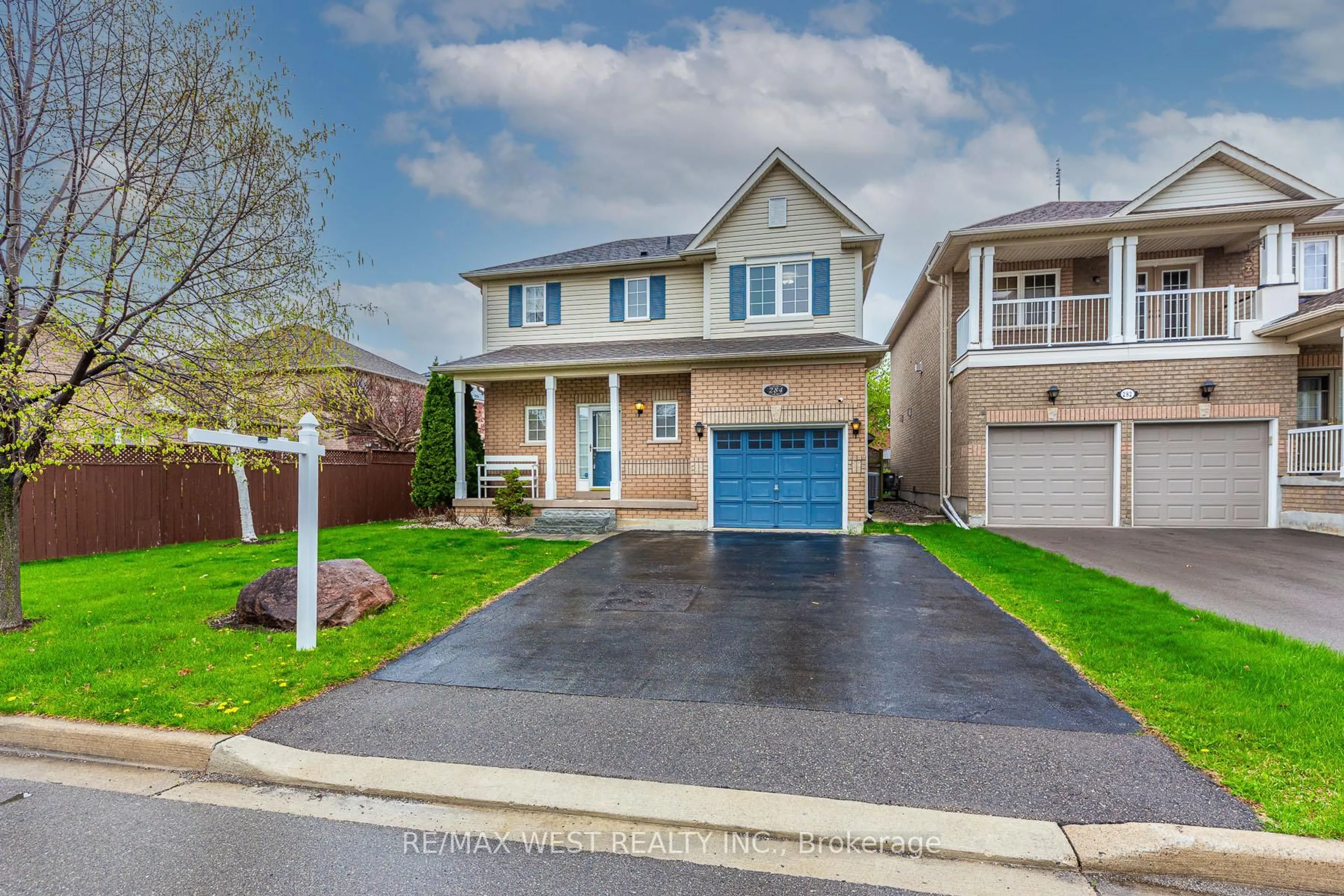 Home with vinyl exterior material, street for 284 Alexander Cres, Milton Ontario L9T 7C4