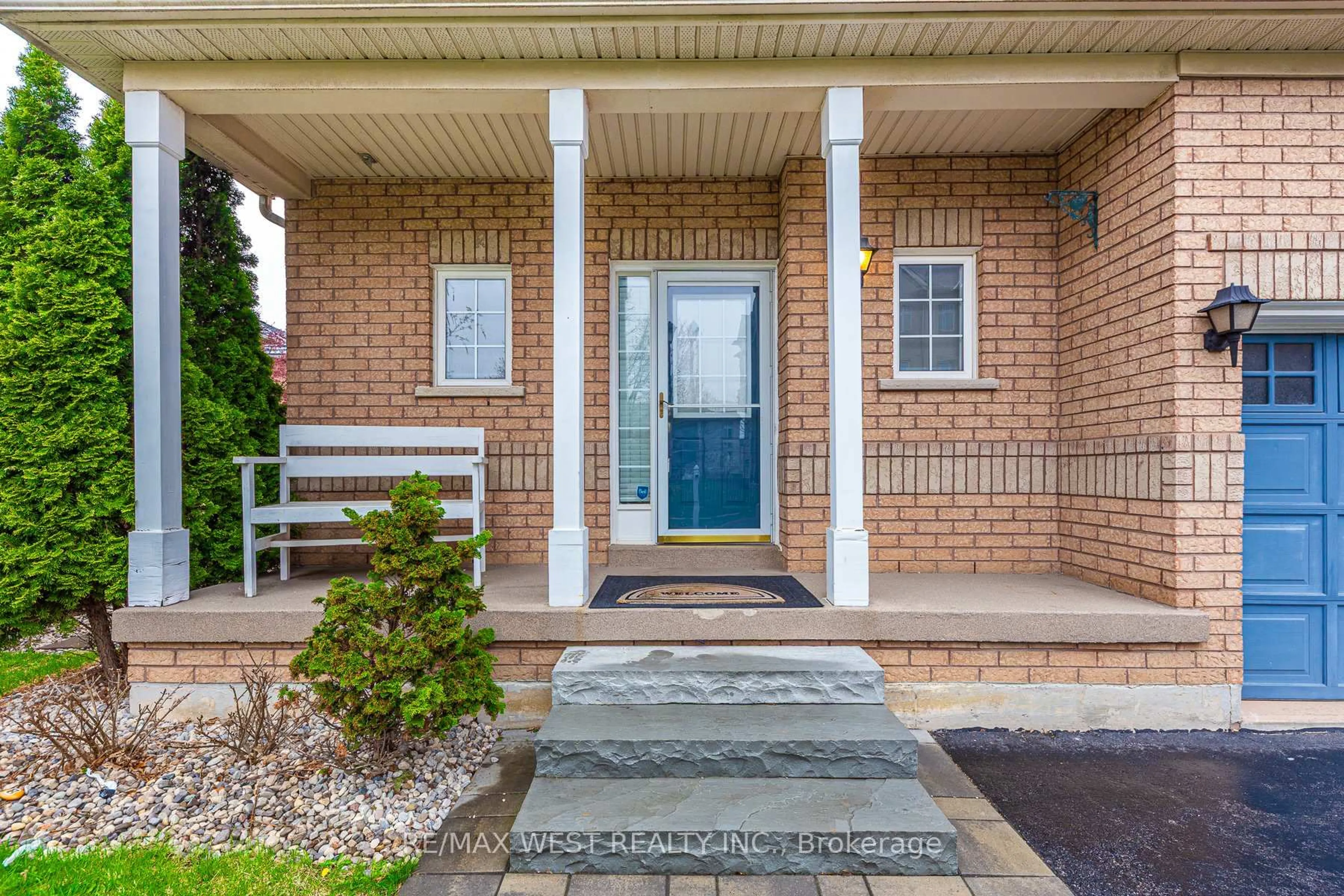 Indoor entryway for 284 Alexander Cres, Milton Ontario L9T 7C4