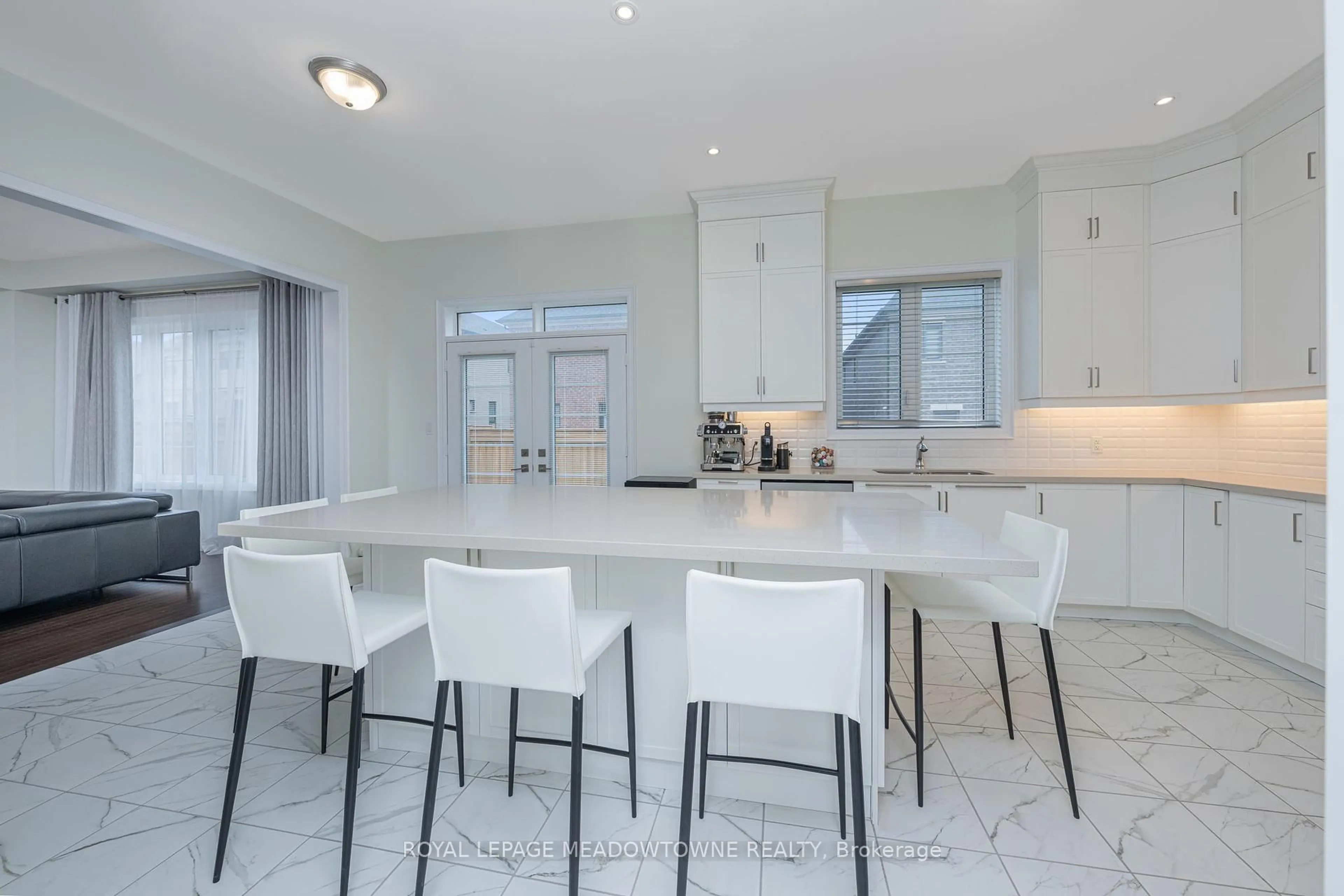 Open concept kitchen, ceramic/tile floor for 23 Abigail Grace Cres, Brampton Ontario L6X 5R2
