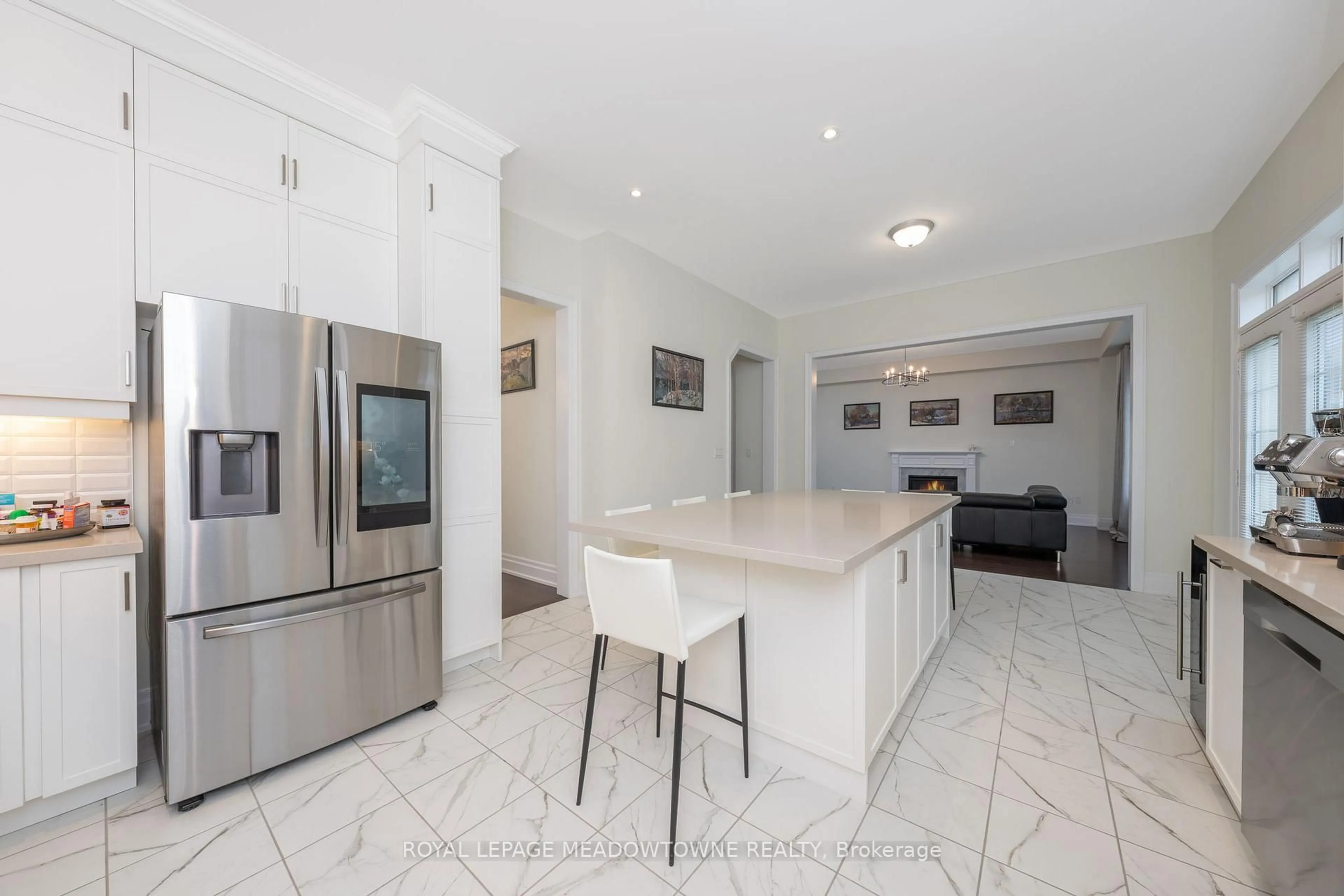 Open concept kitchen, ceramic/tile floor for 23 Abigail Grace Cres, Brampton Ontario L6X 5R2