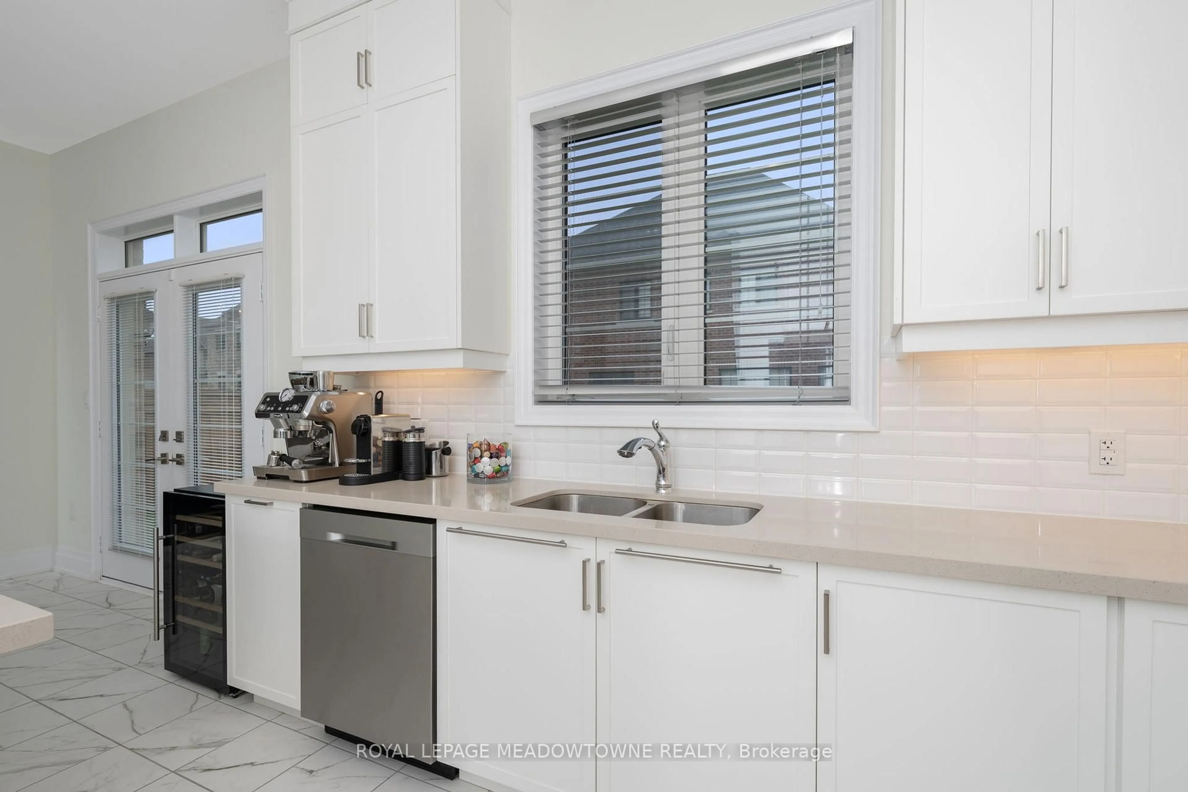 Standard kitchen, ceramic/tile floor for 23 Abigail Grace Cres, Brampton Ontario L6X 5R2