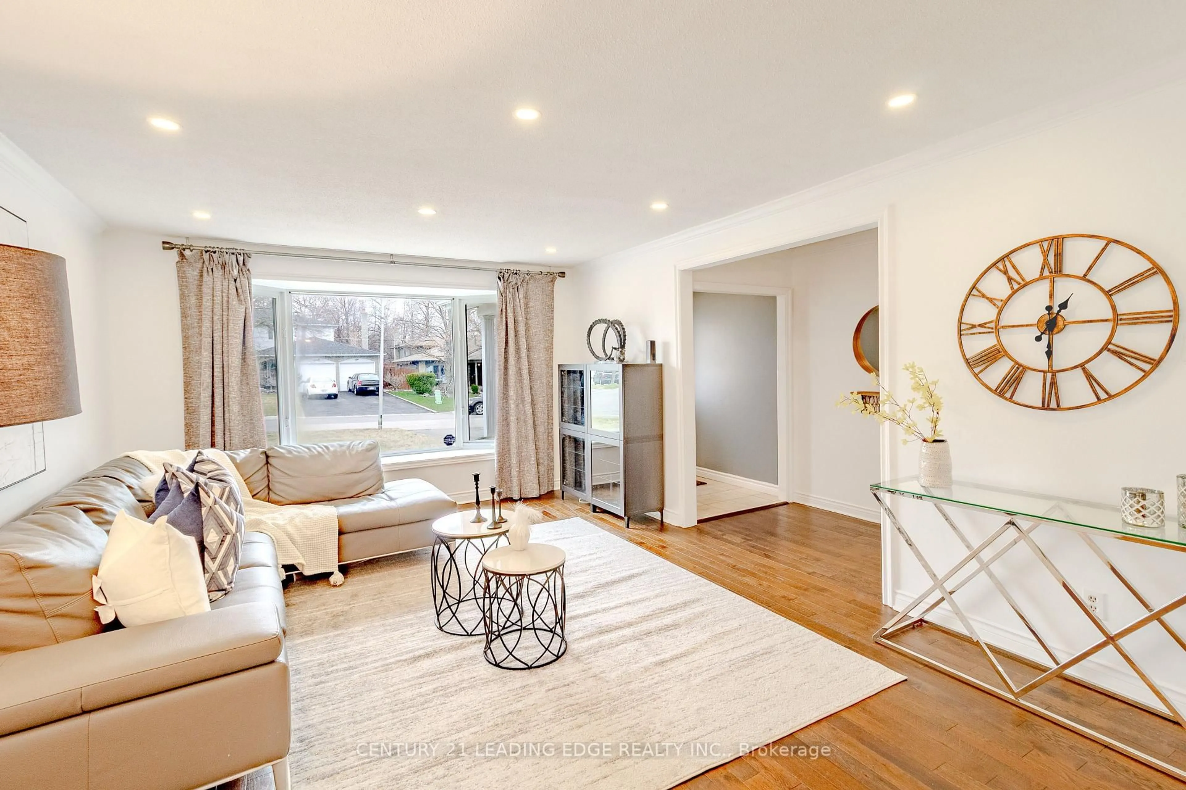 Living room with furniture, wood/laminate floor for 6 Jubilee Crt, Brampton Ontario L6S 2H2