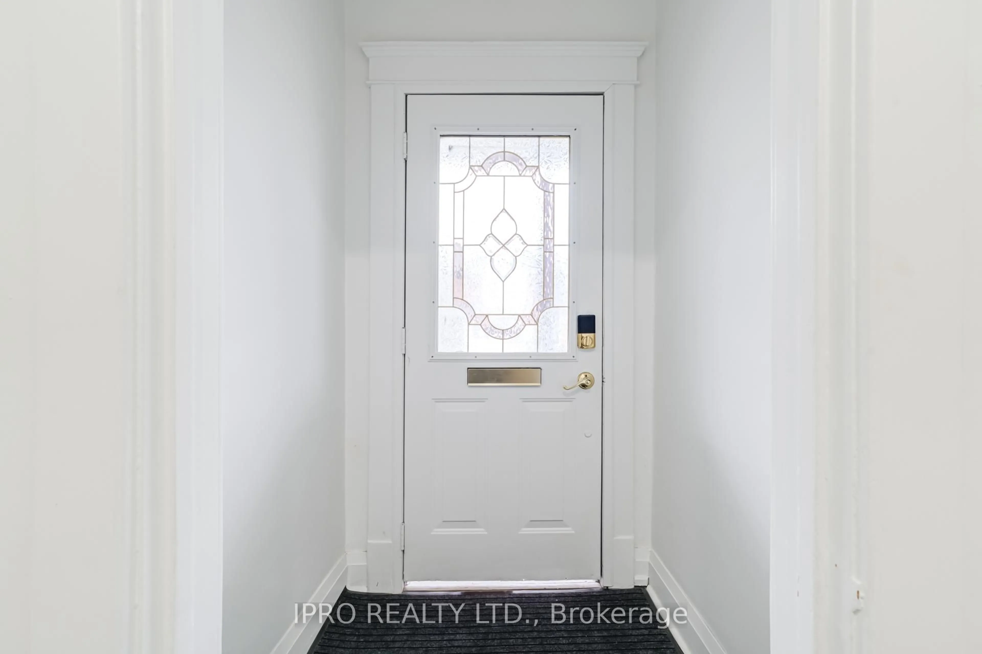 Indoor entryway for 1140 Dufferin St, Toronto Ontario M6H 4B6