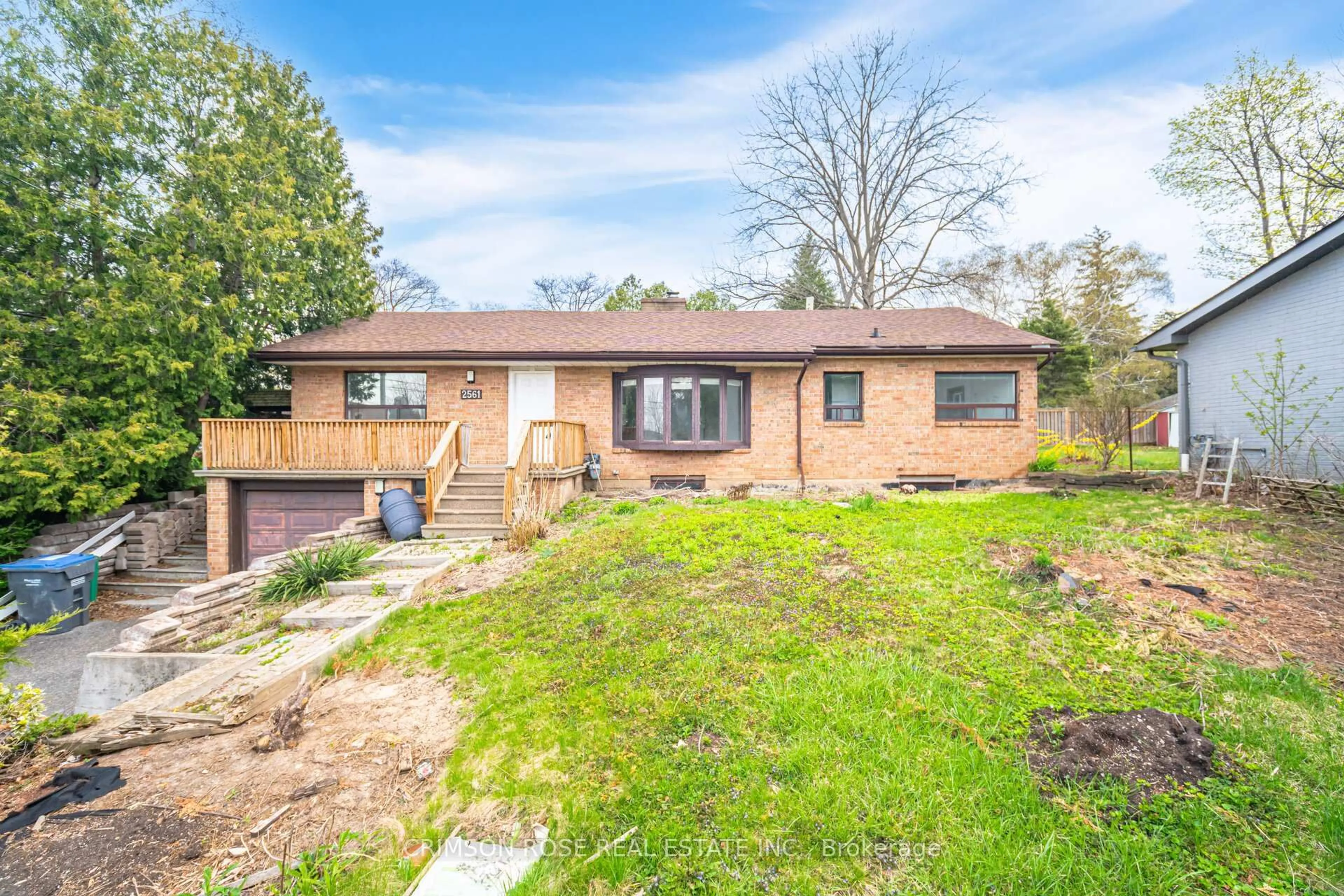 Home with brick exterior material, unknown for 2561 Mindemoya Rd, Mississauga Ontario L5C 2R1