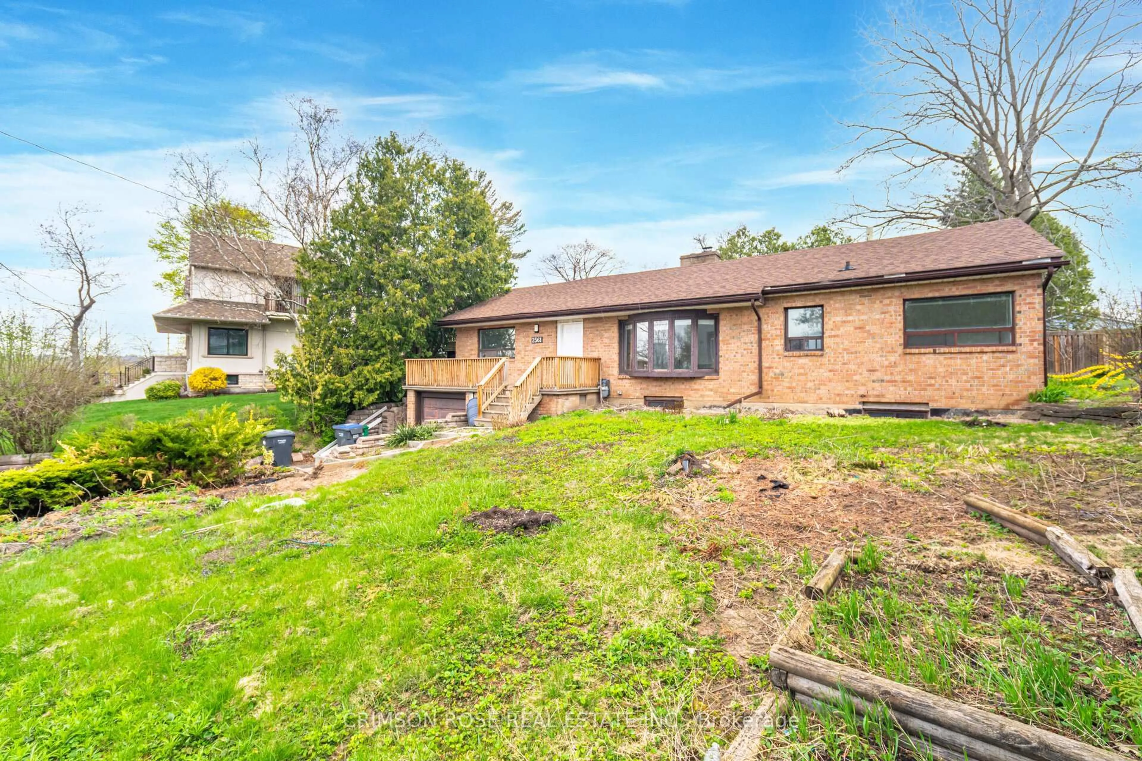 A pic from outside/outdoor area/front of a property/back of a property/a pic from drone, unknown for 2561 Mindemoya Rd, Mississauga Ontario L5C 2R1